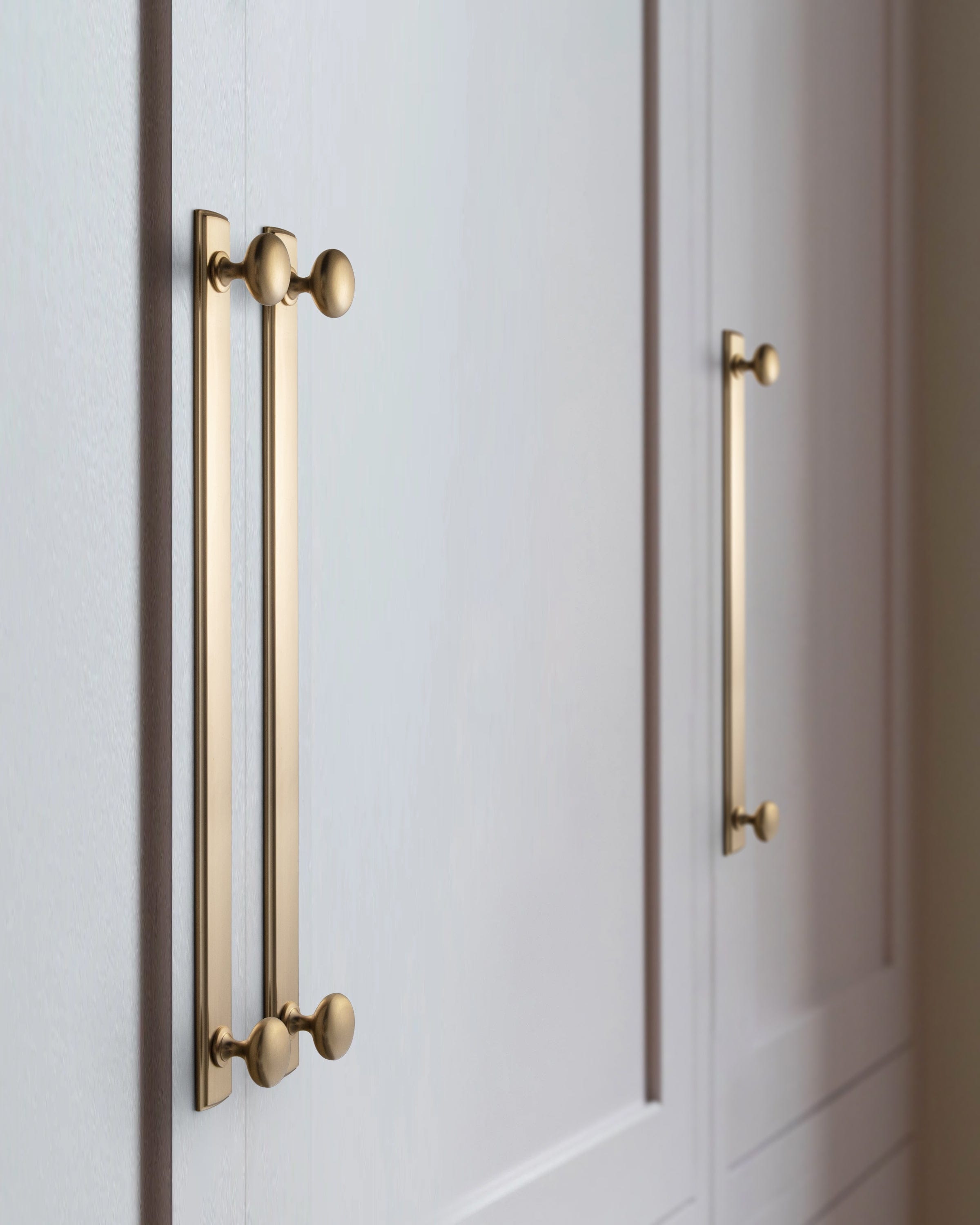 Goo-Ki 2 Pack Antique Brass Zinc Alloy Double Knobs with Long Back Plate Cabinet Hardware