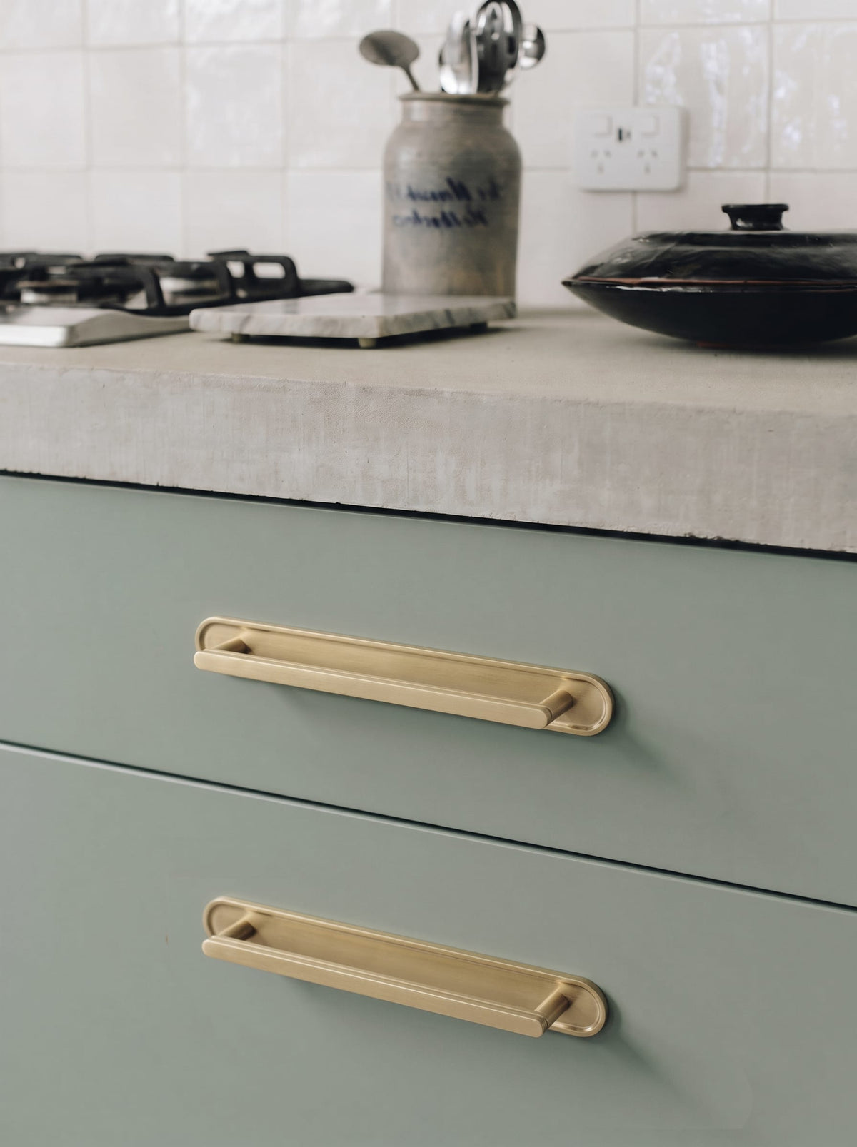 Goo-Ki 2 Pack Cabinet Handles with Back Plate Vintage Kitchen Drawer Pulls with Subtle Curves