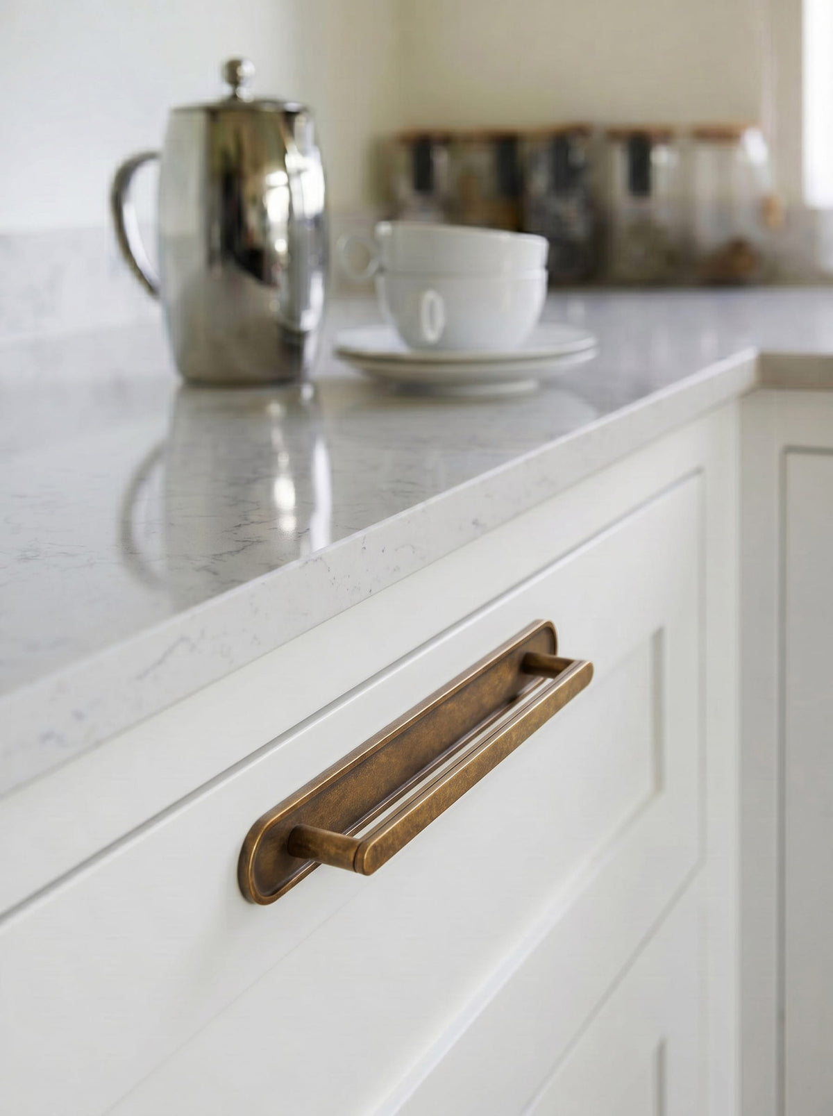 Goo-Ki 2 Pack Cabinet Handles with Back Plate Vintage Kitchen Drawer Pulls with Subtle Curves
