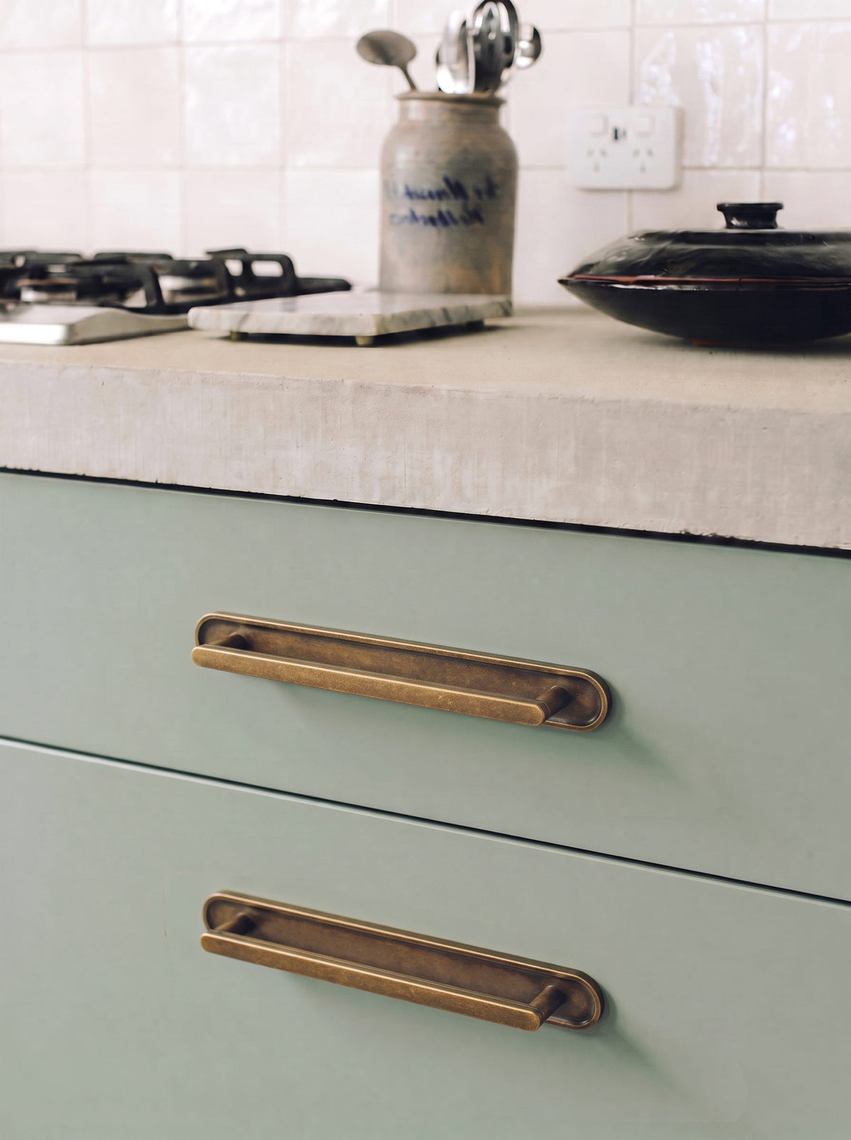 Goo-Ki 2 Pack Cabinet Handles with Back Plate Vintage Kitchen Drawer Pulls with Subtle Curves