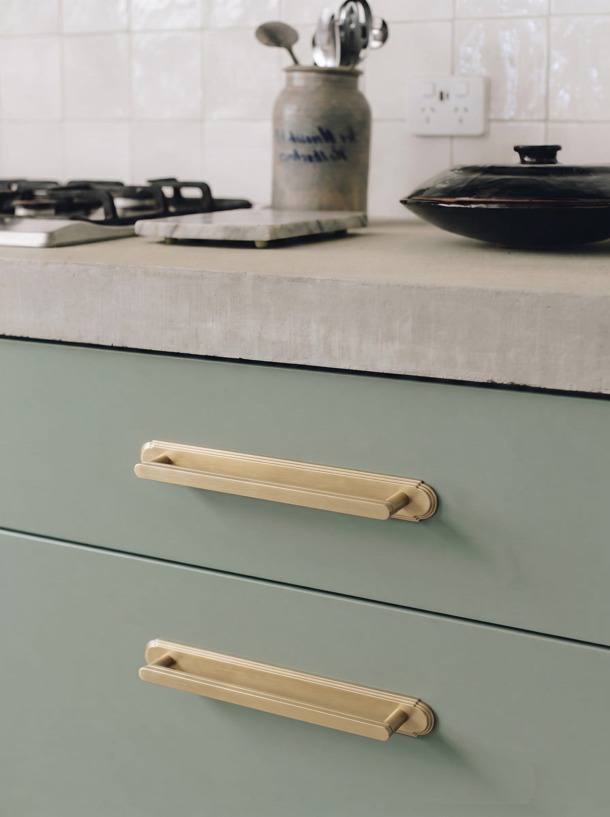 Goo-Ki 2 Pack Cabinet Handles with Back Plate Vintage Kitchen Drawer Pulls with Subtle Curves