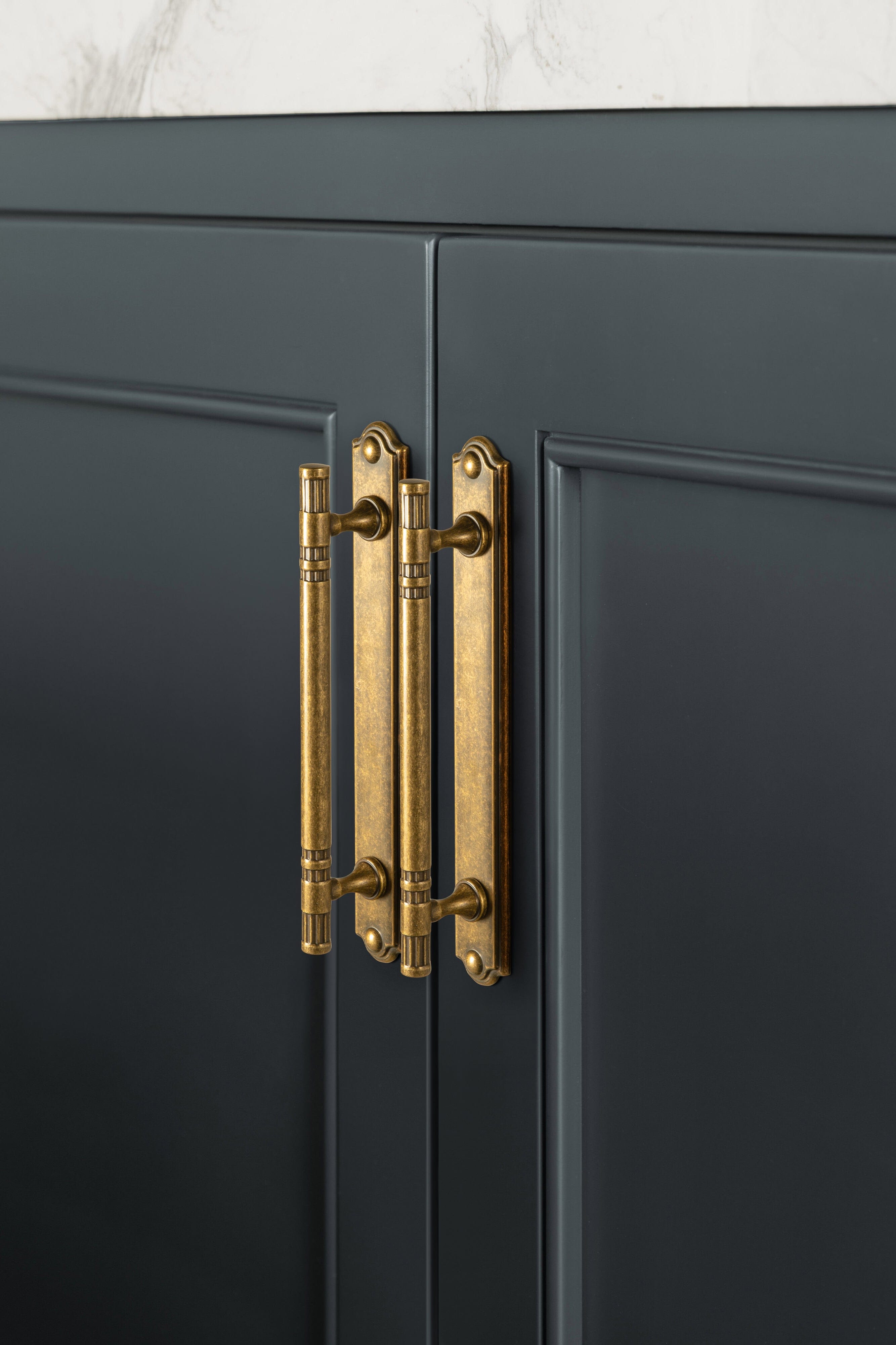 Goo-Ki 2 Pack Elegant Linear Shape Cabinet Handles Zinc Alloy Drawer Pulls with Back Plate