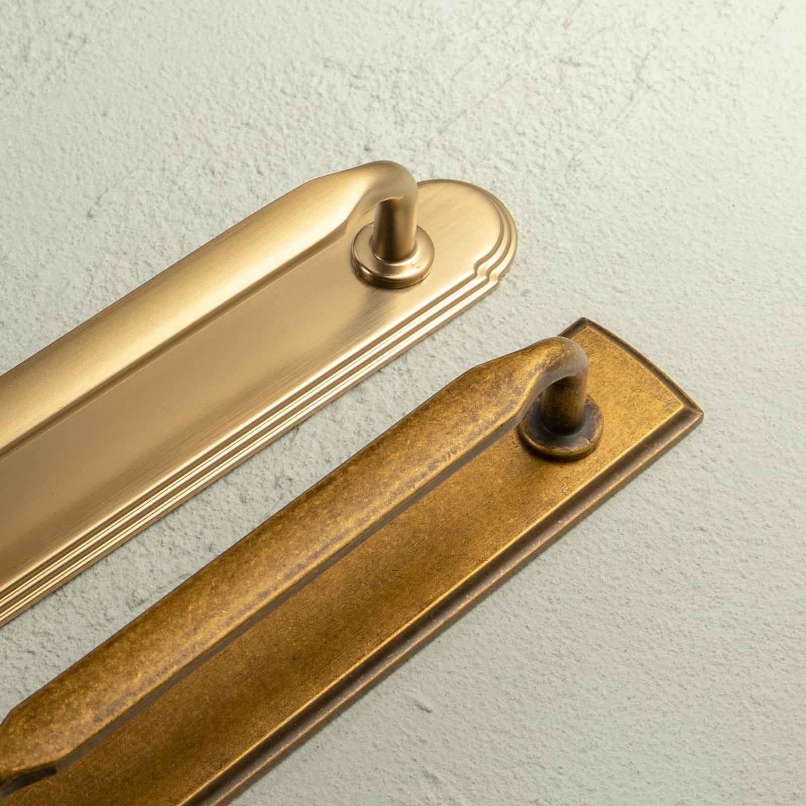 Goo-Ki 2 Pack Elegant Vintage Zinc Alloy Cabinet Handles with Long Backplate, Classic Furniture Hardware for Cabinets, Wardrobes & Dressers