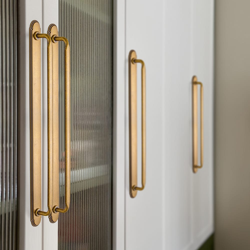 Goo-Ki 2 Pack Elegant Vintage Zinc Alloy Cabinet Handles with Long Backplate, Classic Furniture Hardware for Cabinets, Wardrobes & Dressers