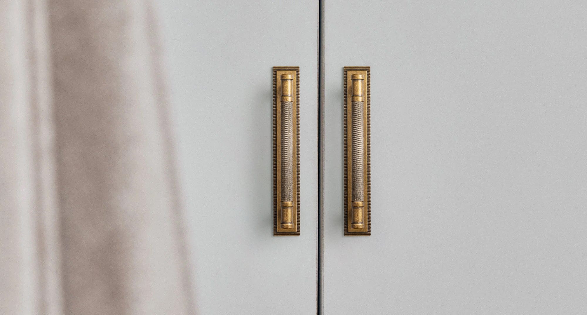 Goo-Ki 2 Pack Knurled Metal Alloy Vintage Bronze Bar Pull with Back Plate Kitchen Hardware