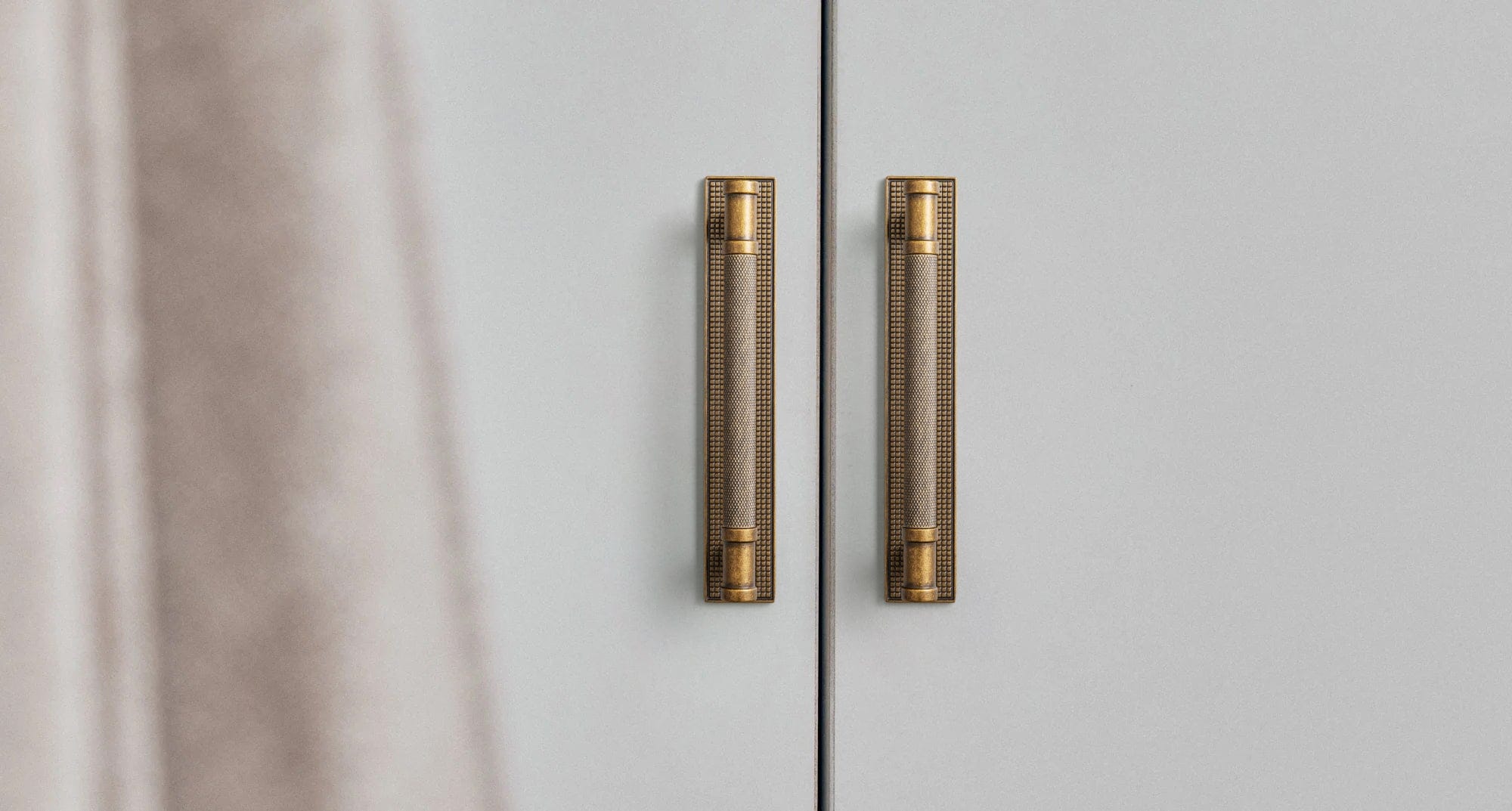 Goo-Ki 2 Pack Knurled Metal Alloy Vintage Bronze Bar Pull with Back Plate Kitchen Hardware