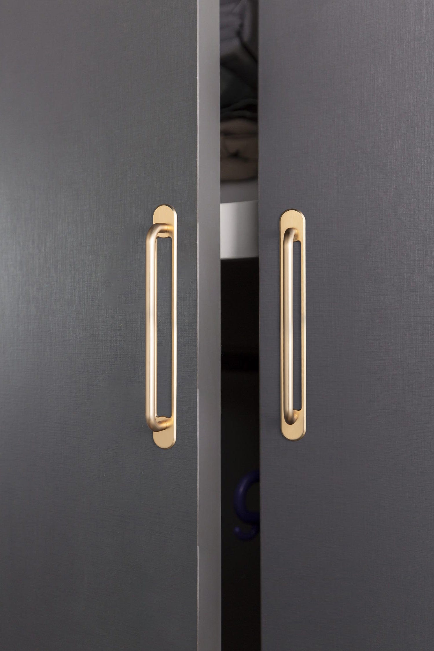 Goo-Ki 2 Pack Modern Geometric Zinc Alloy Cabinet Pulls with Back Plate Sleek Curved Sturdy Cabinet Handles