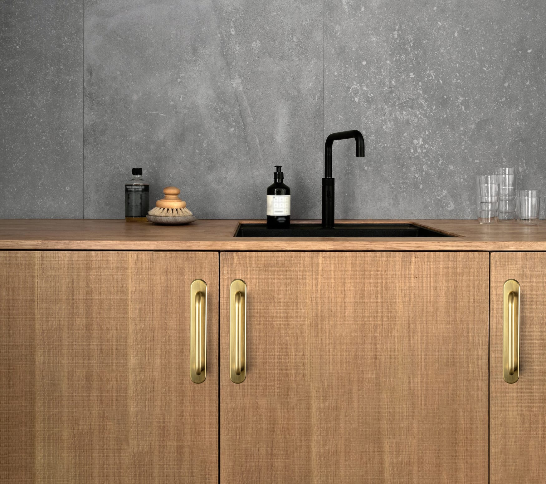 Goo-Ki 2 Pack Modern Geometric Zinc Alloy Cabinet Pulls with Back Plate Sleek Curved Sturdy Cabinet Handles