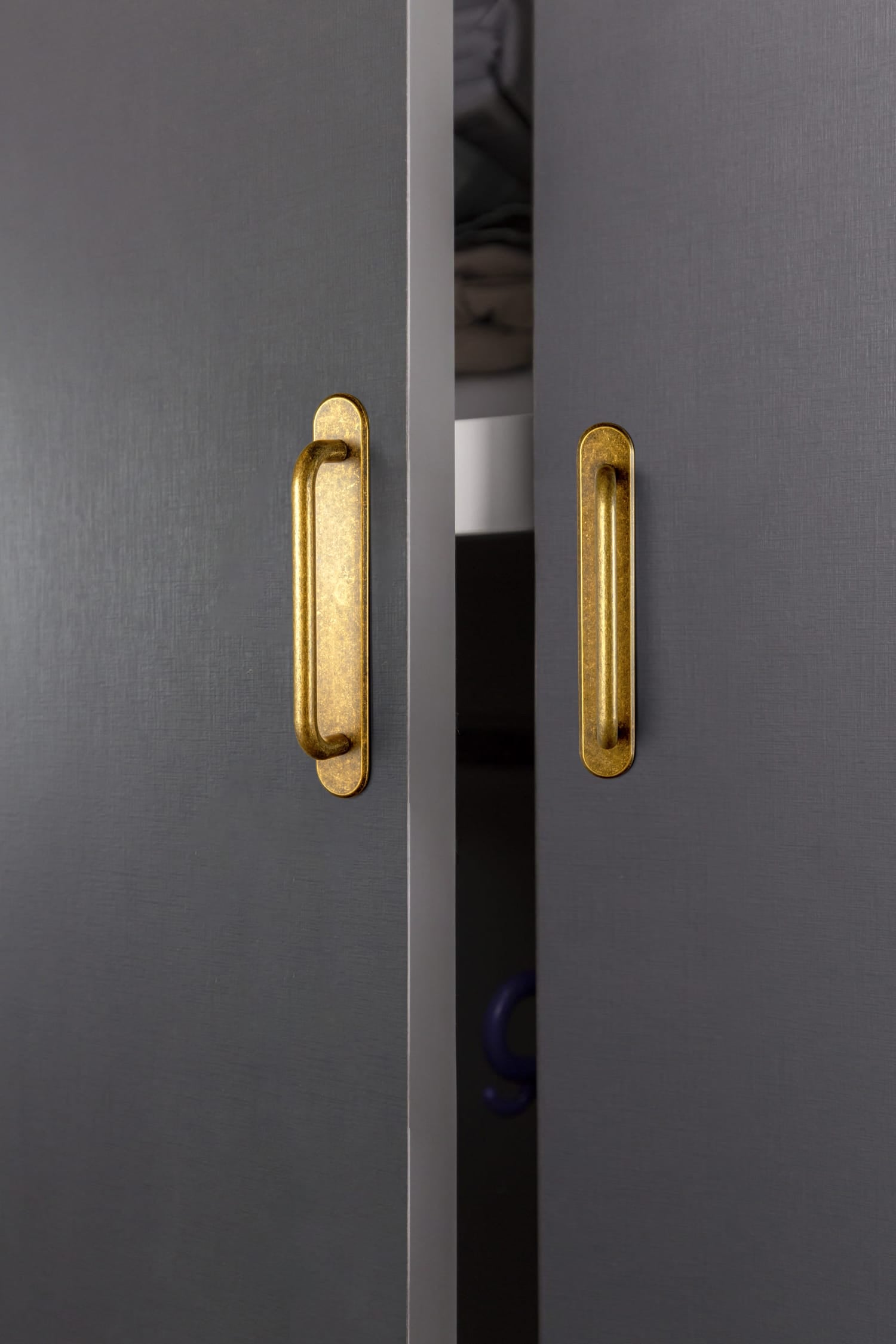 Goo-Ki 2 Pack Modern Geometric Zinc Alloy Cabinet Pulls with Back Plate Sleek Curved Sturdy Cabinet Handles