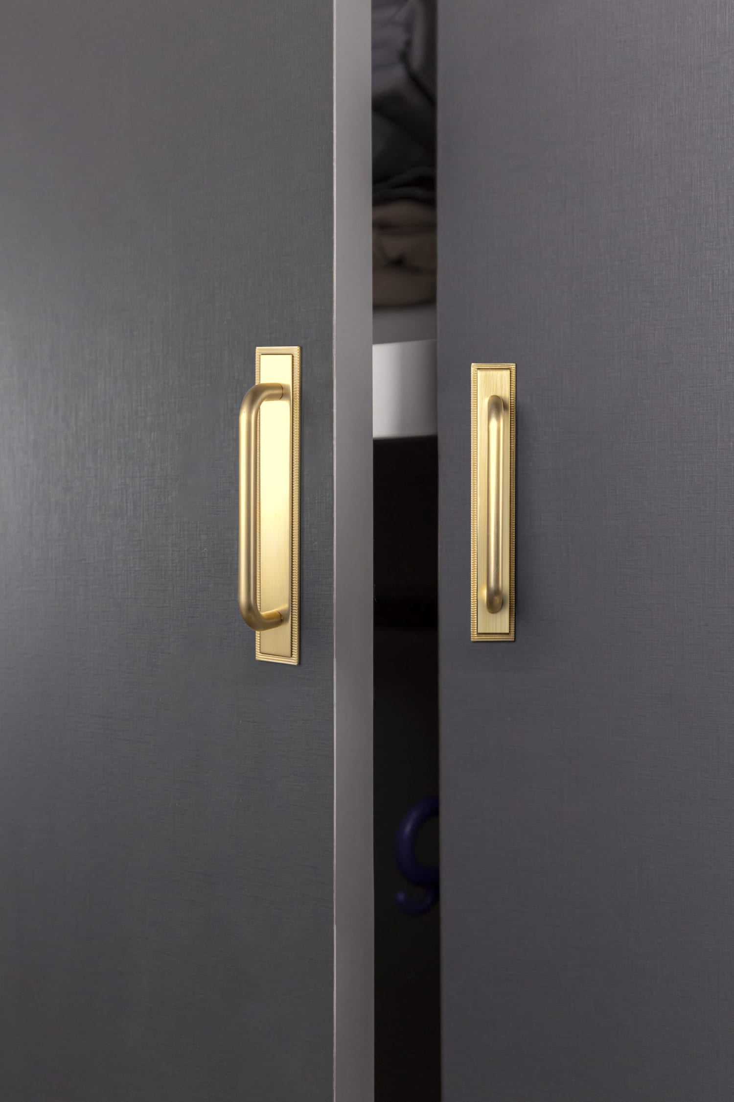 Goo-Ki 2 Pack Modern Geometric Zinc Alloy Cabinet Pulls with Back Plate Sleek Curved Sturdy Cabinet Handles