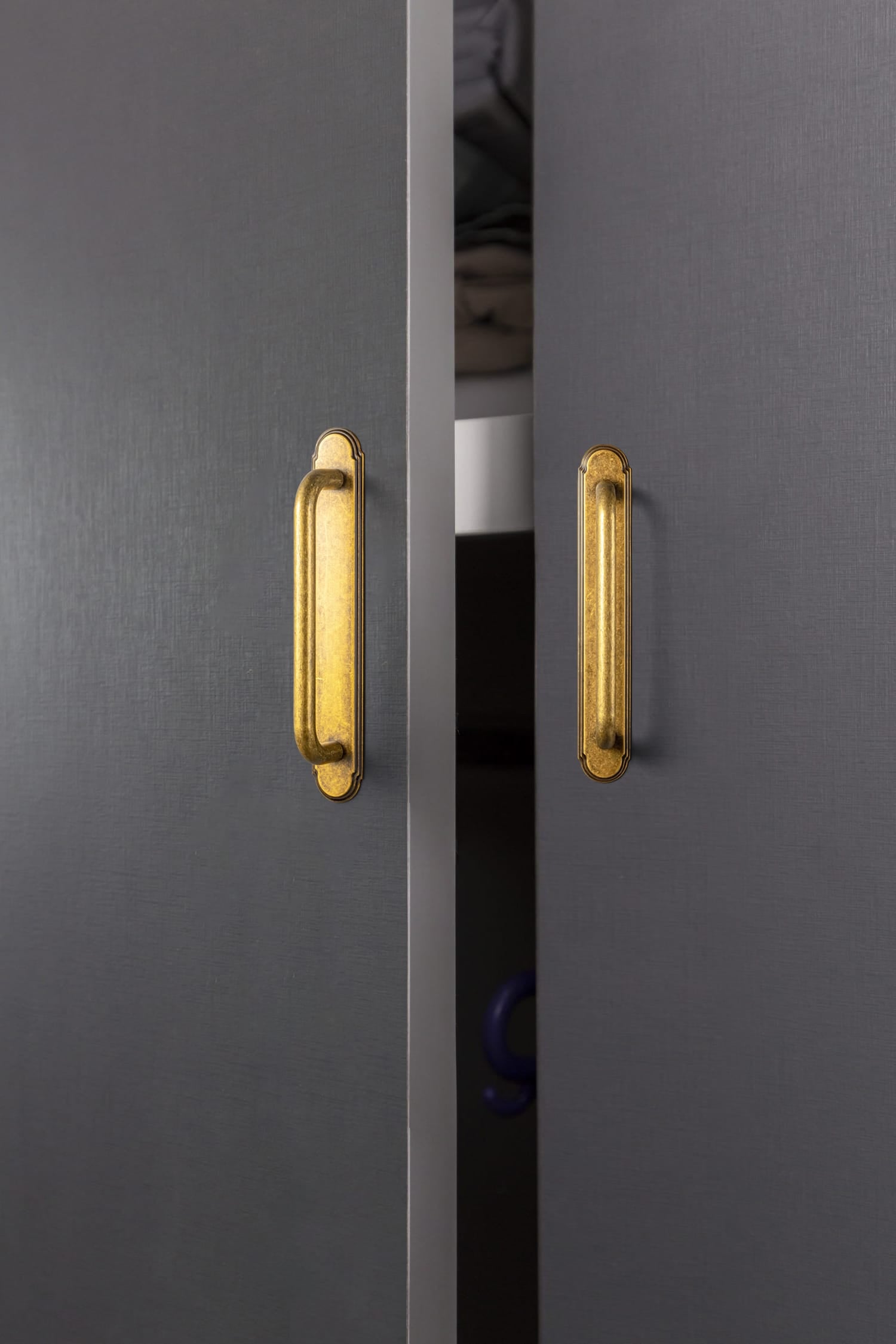 Goo-Ki 2 Pack Modern Geometric Zinc Alloy Cabinet Pulls with Back Plate Sleek Curved Sturdy Cabinet Handles