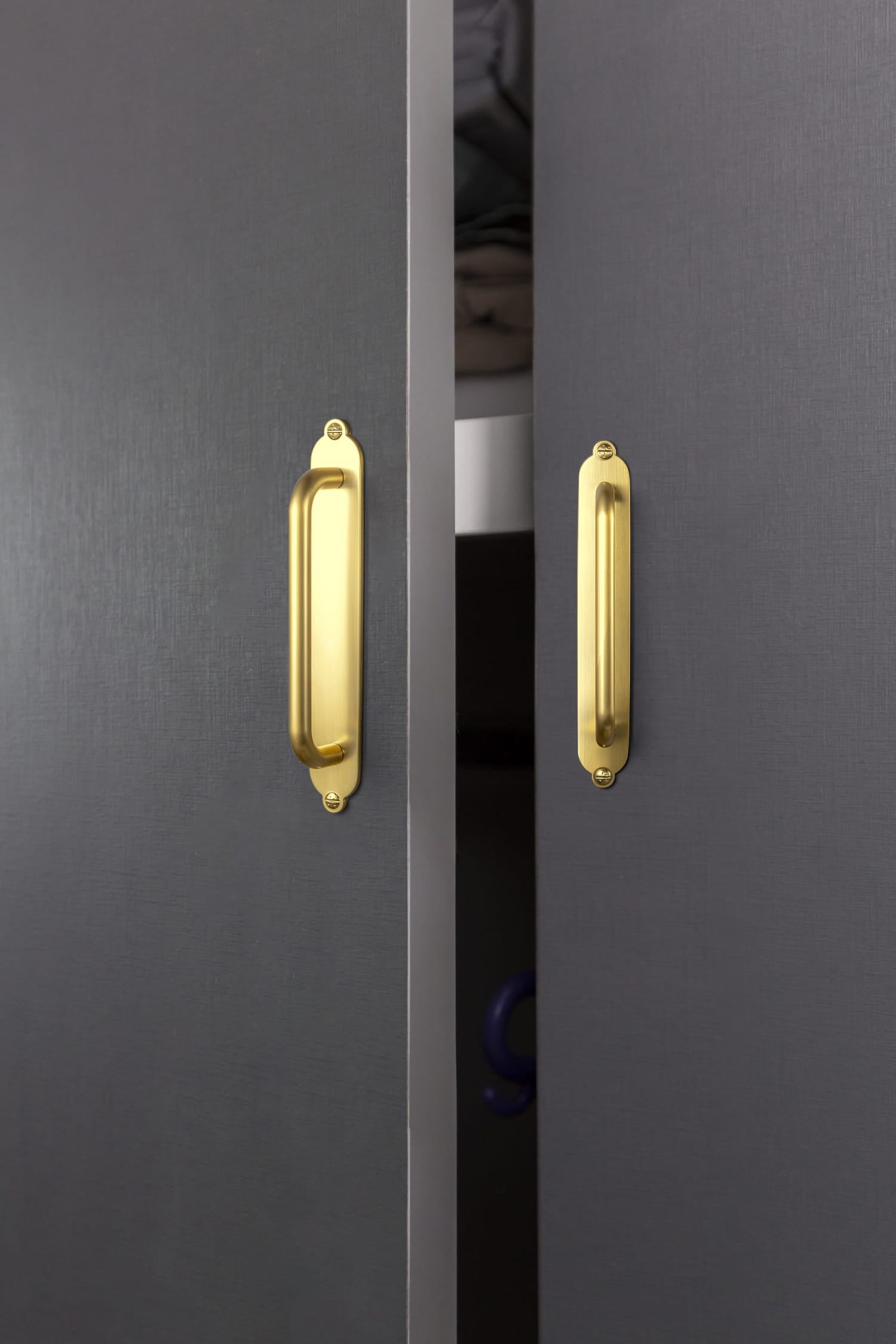 Goo-Ki 2 Pack Modern Geometric Zinc Alloy Cabinet Pulls with Back Plate Sleek Curved Sturdy Cabinet Handles