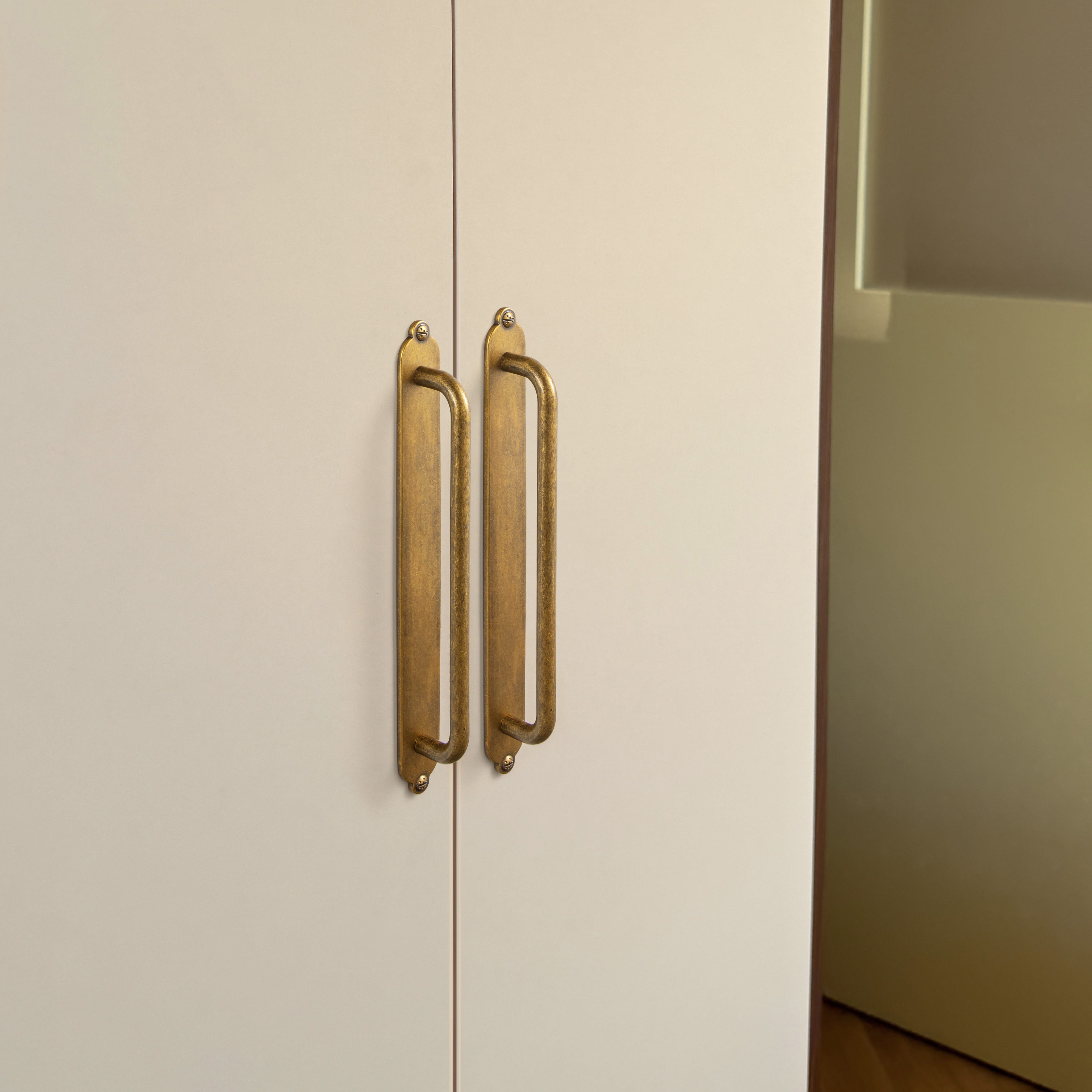 Goo-Ki 2 Pack Modern Geometric Zinc Alloy Cabinet Pulls with Back Plate Sleek Curved Sturdy Cabinet Handles