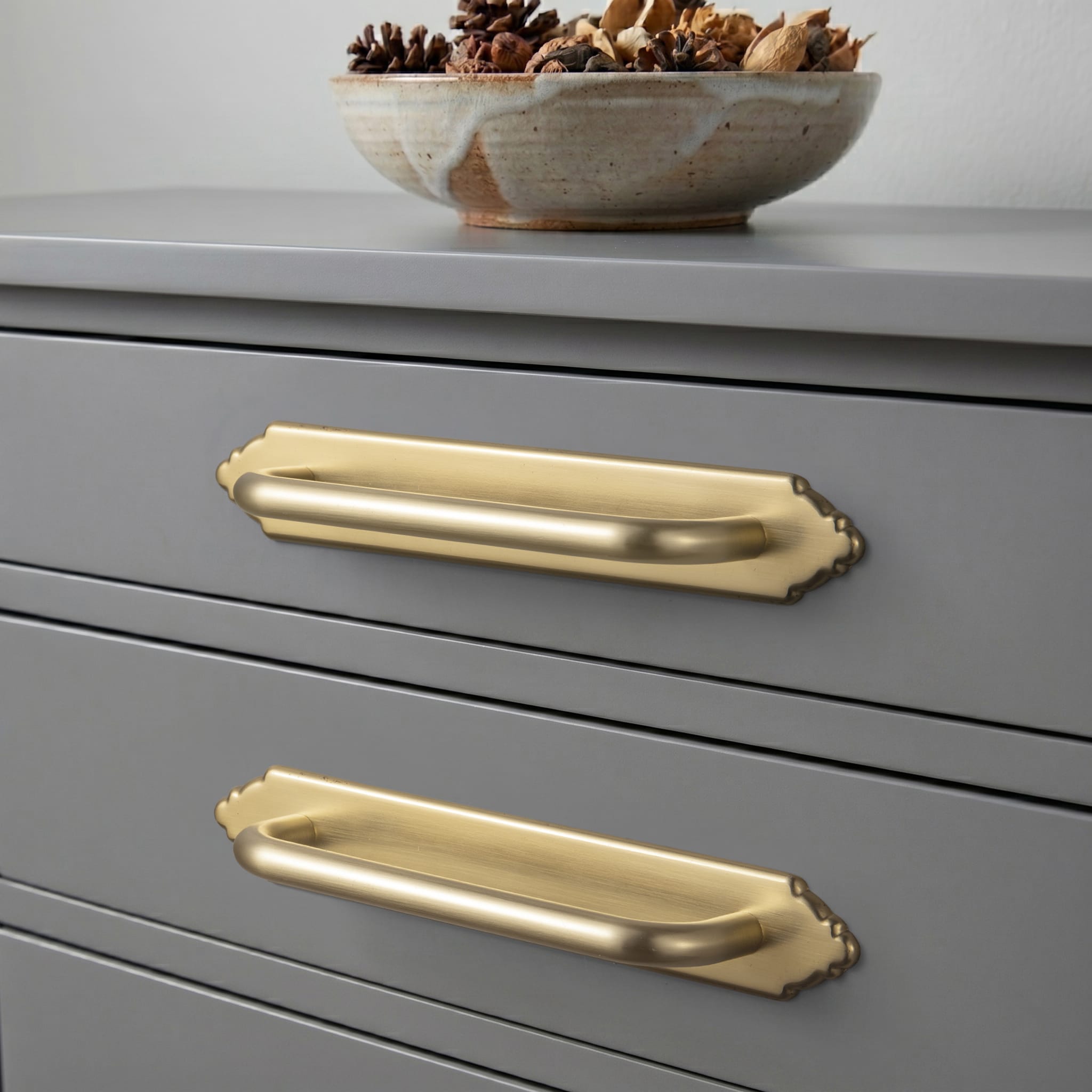 Goo-Ki 2 Pack Modern Geometric Zinc Alloy Cabinet Pulls with Back Plate Sleek Curved Sturdy Cabinet Handles