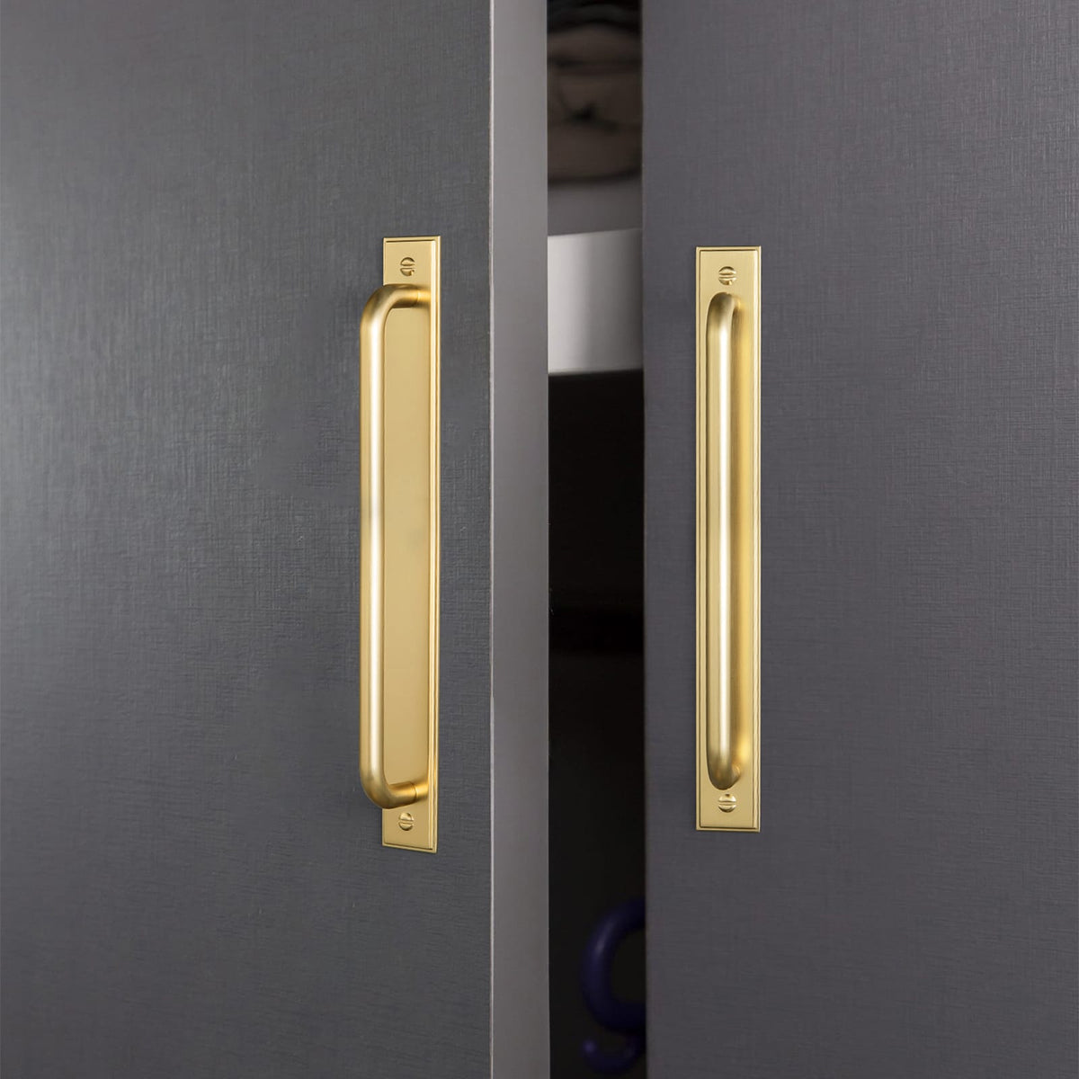 Goo-Ki 2 Pack Modern Geometric Zinc Alloy Cabinet Pulls with Back Plate Sleek Curved Sturdy Cabinet Handles