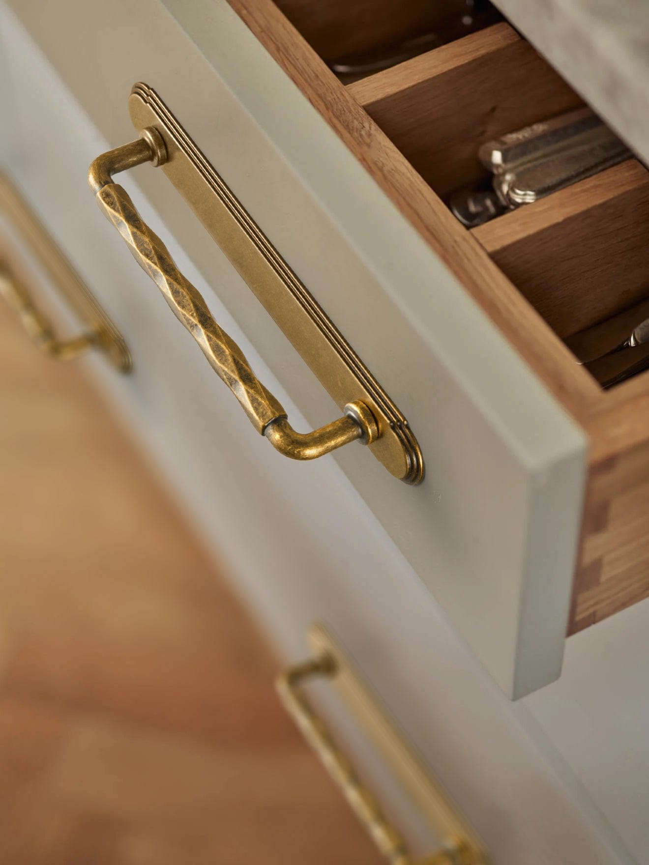 Goo-Ki 2 Pack Zinc Alloy Drawer Pulls with Back Plate Twisted Design Decorative Handles for Kitchen Cabinets