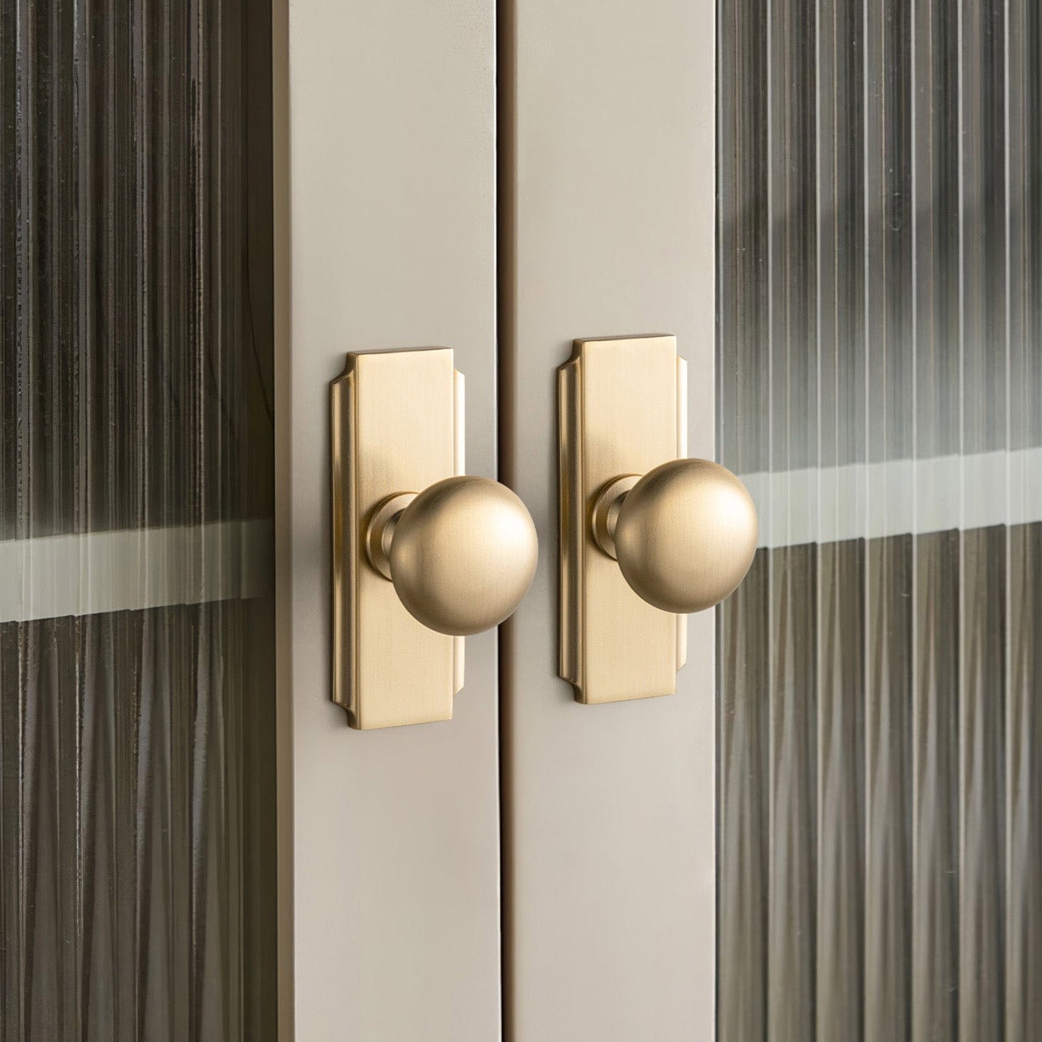 Goo-Ki 6 Pack Antique Brass Zinc Alloy Cabinet Knob with Back Plate Single Hole Center Cabinet Hardware for Bedroom Kitchen