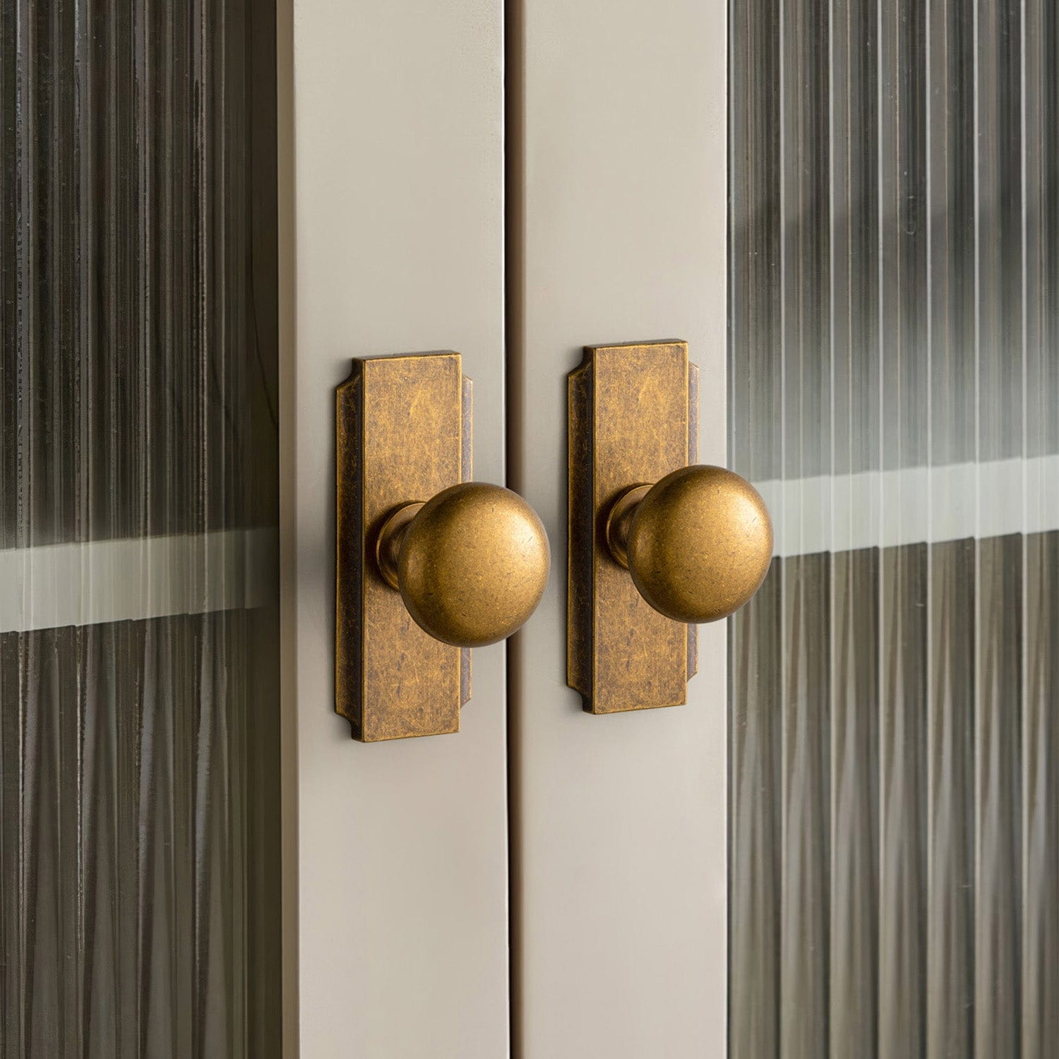Goo-Ki 6 Pack Antique Brass Zinc Alloy Cabinet Knob with Back Plate Single Hole Center Cabinet Hardware for Bedroom Kitchen