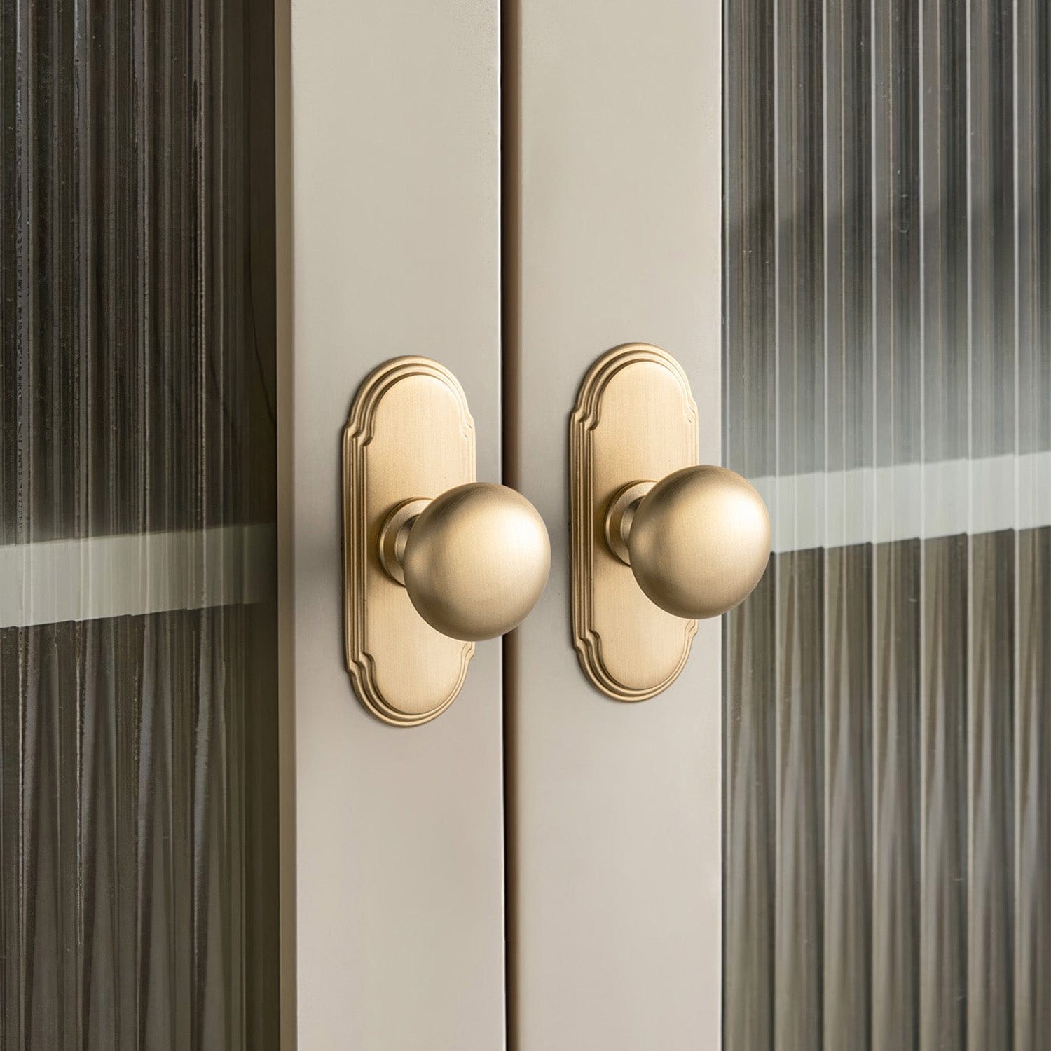 Goo-Ki 6 Pack Antique Brass Zinc Alloy Cabinet Knob with Back Plate Single Hole Center Cabinet Hardware for Bedroom Kitchen