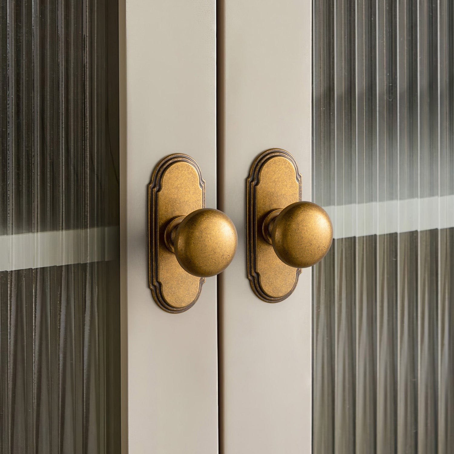 Goo-Ki 6 Pack Antique Brass Zinc Alloy Cabinet Knob with Back Plate Single Hole Center Cabinet Hardware for Bedroom Kitchen