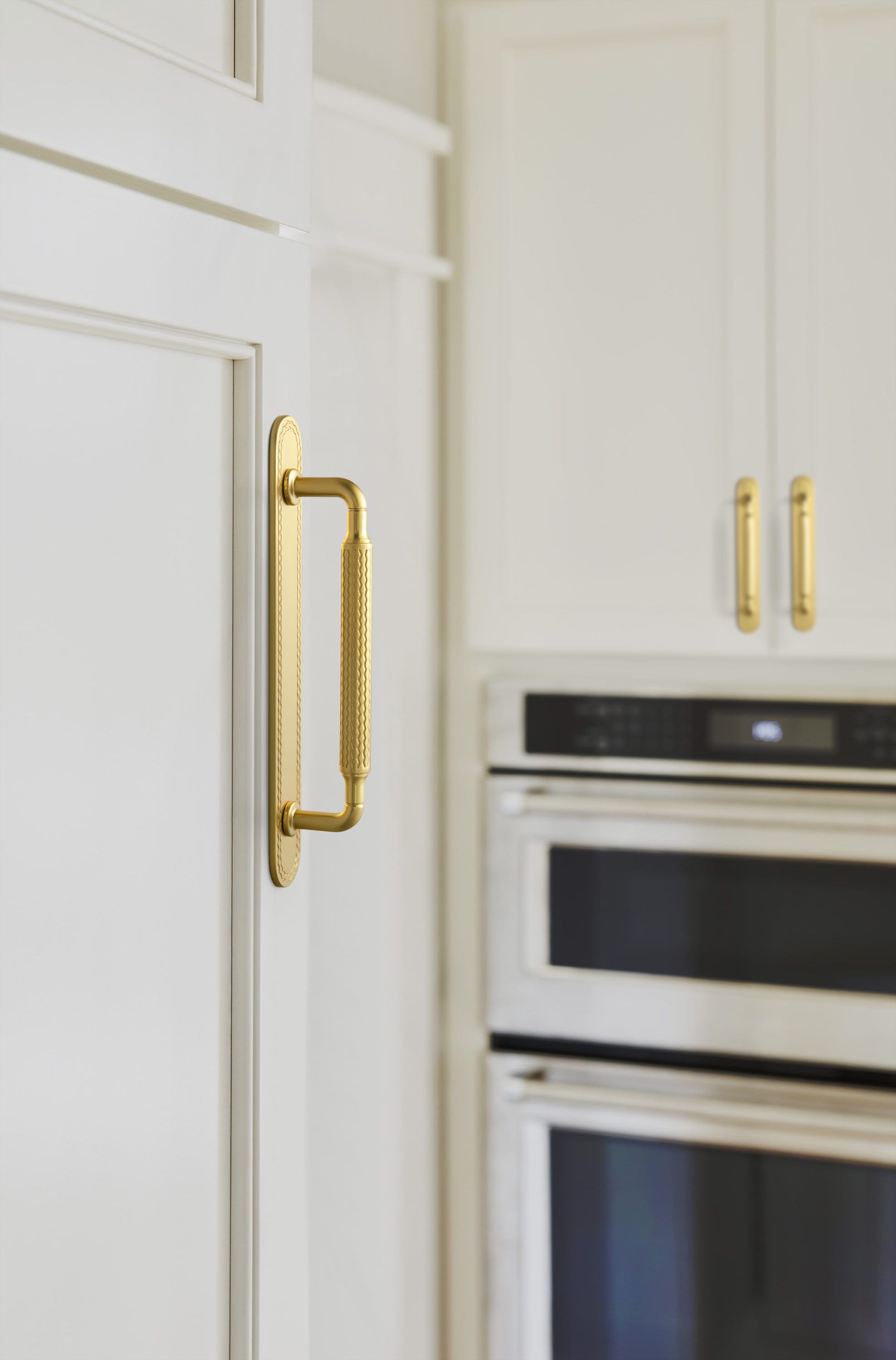 Goo-Ki 6 Pack Retro Wave Pattern Zinc Alloy Cabinet Handles with Mounting Back Plate Durable Drawer Pulls