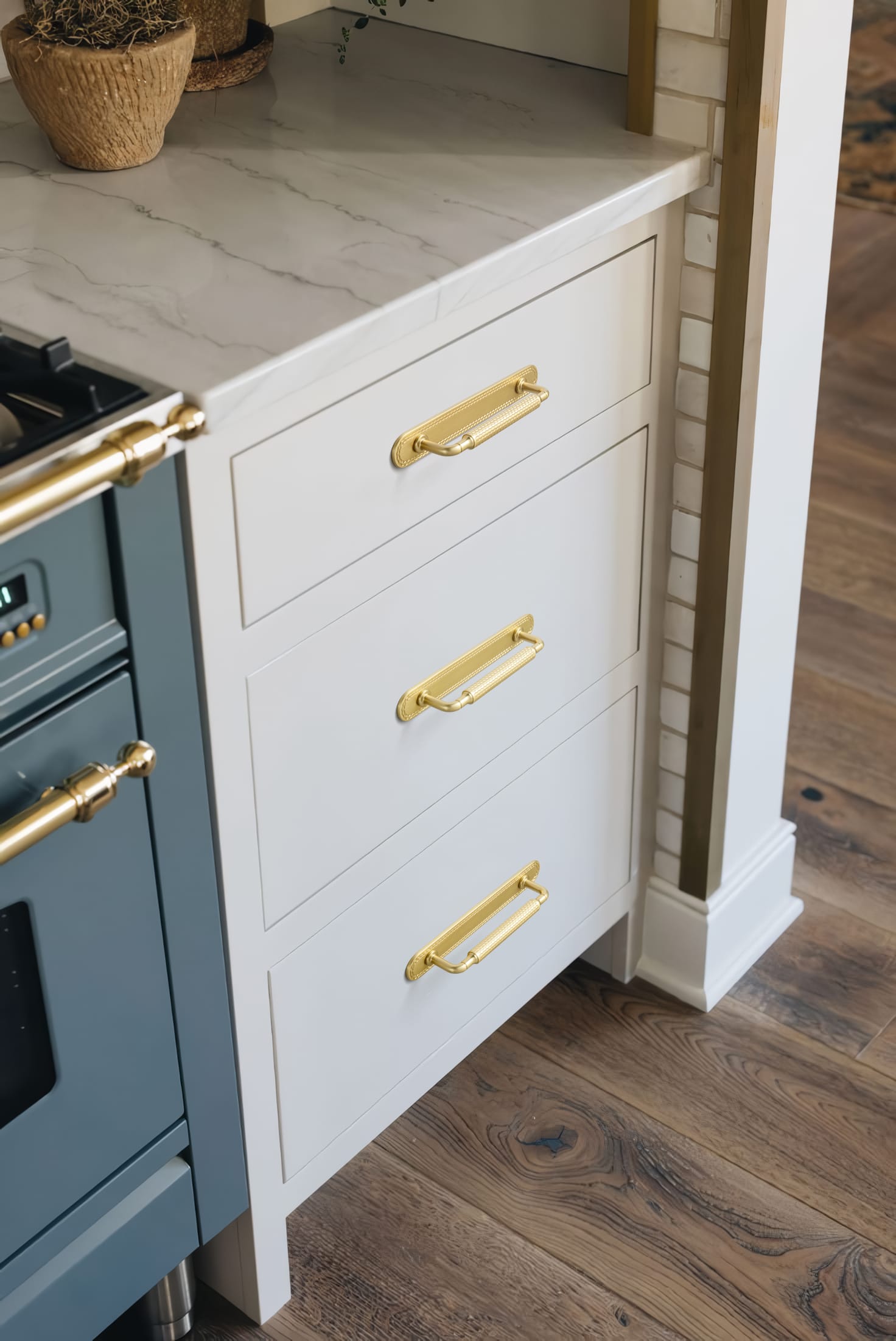 Goo-Ki 6 Pack Retro Wave Pattern Zinc Alloy Cabinet Handles with Mounting Back Plate Durable Drawer Pulls