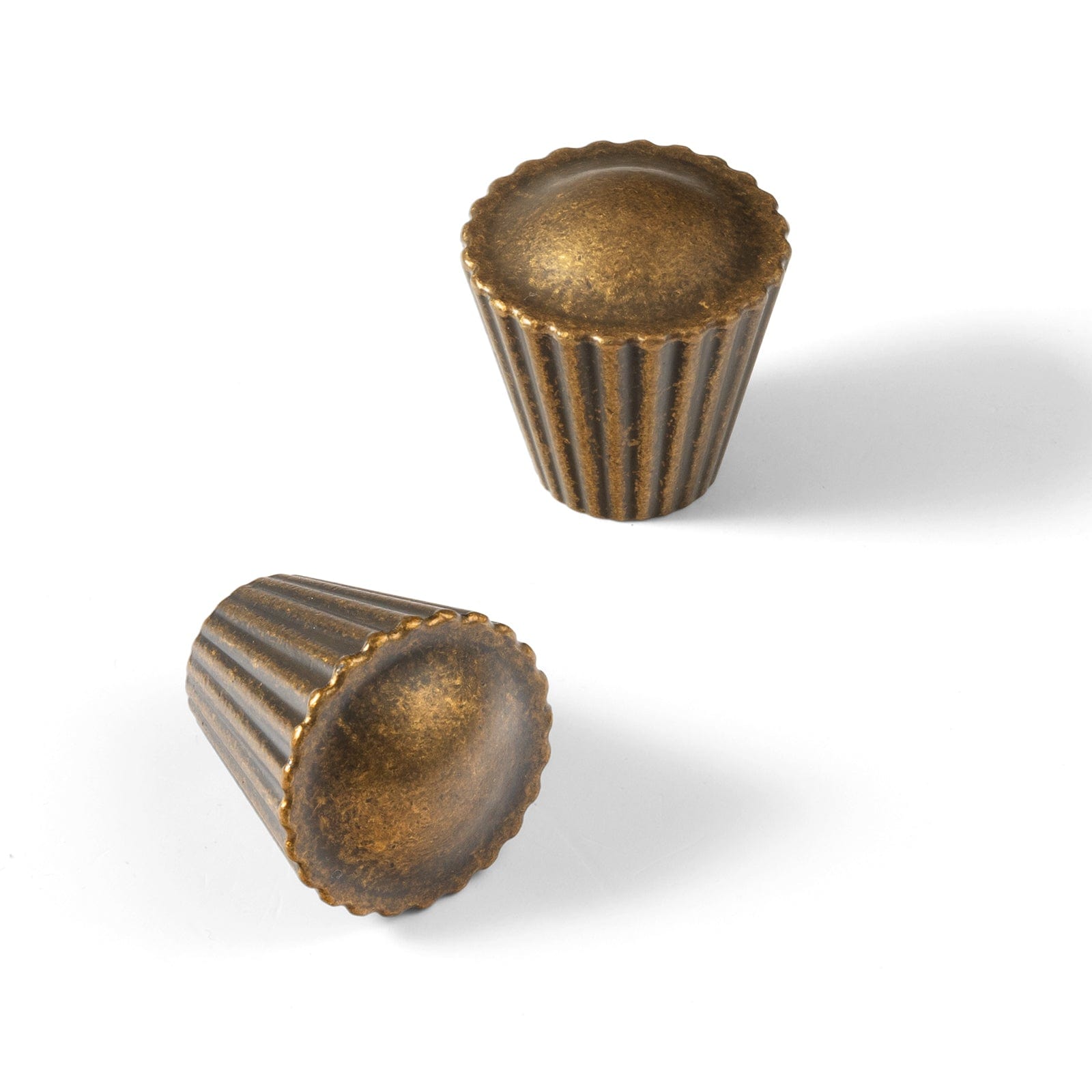 Goo-Ki Antique Brass / Knob / 6 Pack Distinctive Stylish Zinc Alloy Cabinet Handles Featuring Textured Ribbed Ends