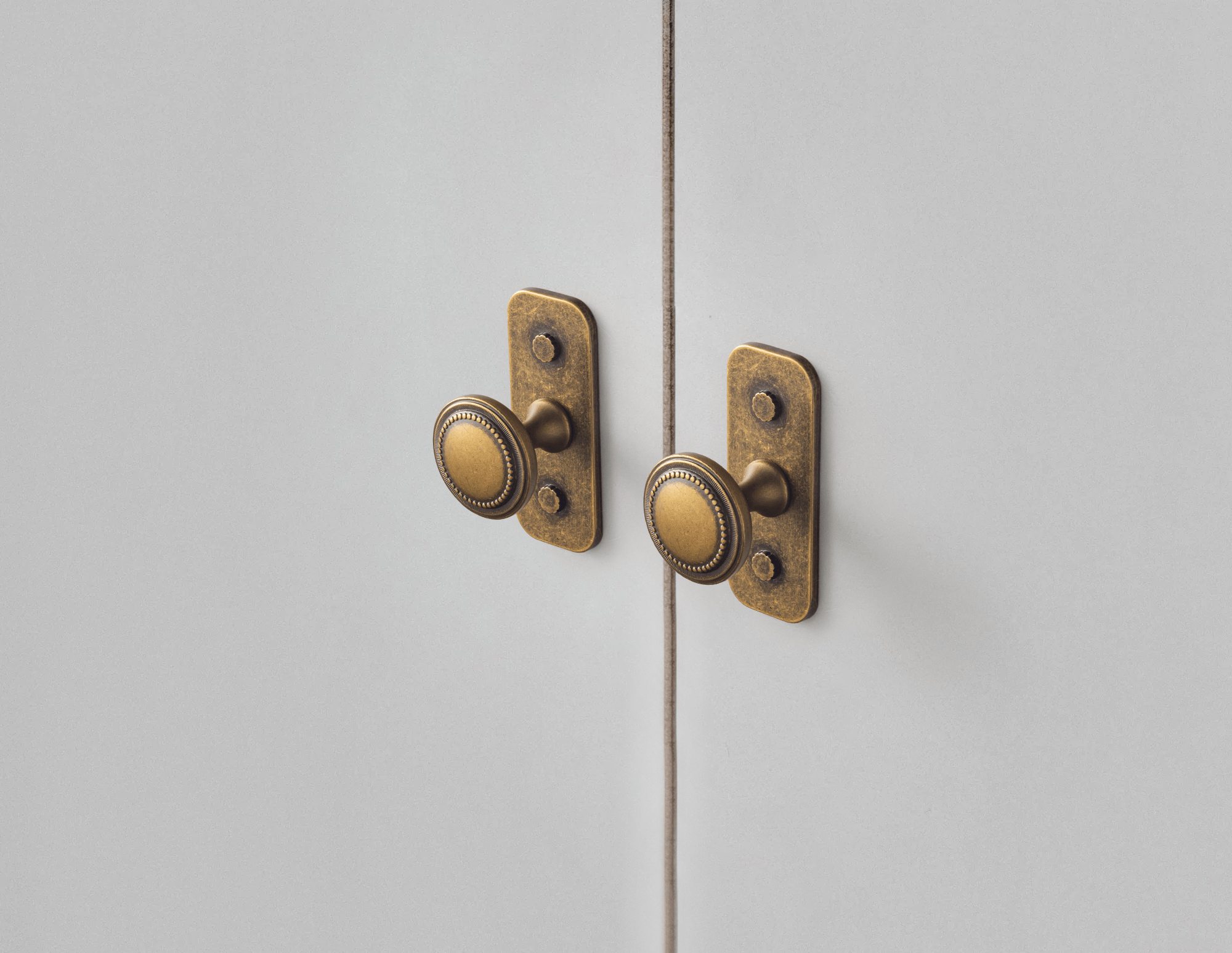 Goo-Ki Antique Brass Zinc Alloy Cabinet Knob with Delicate Decorative Back Plate Set