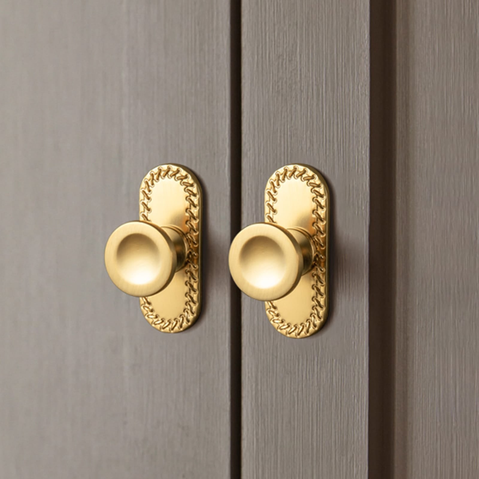 Goo-Ki Assorted Shaped Zinc Alloy Cabinet Hardware - Knobs and Back Plates for Stylish Furniture