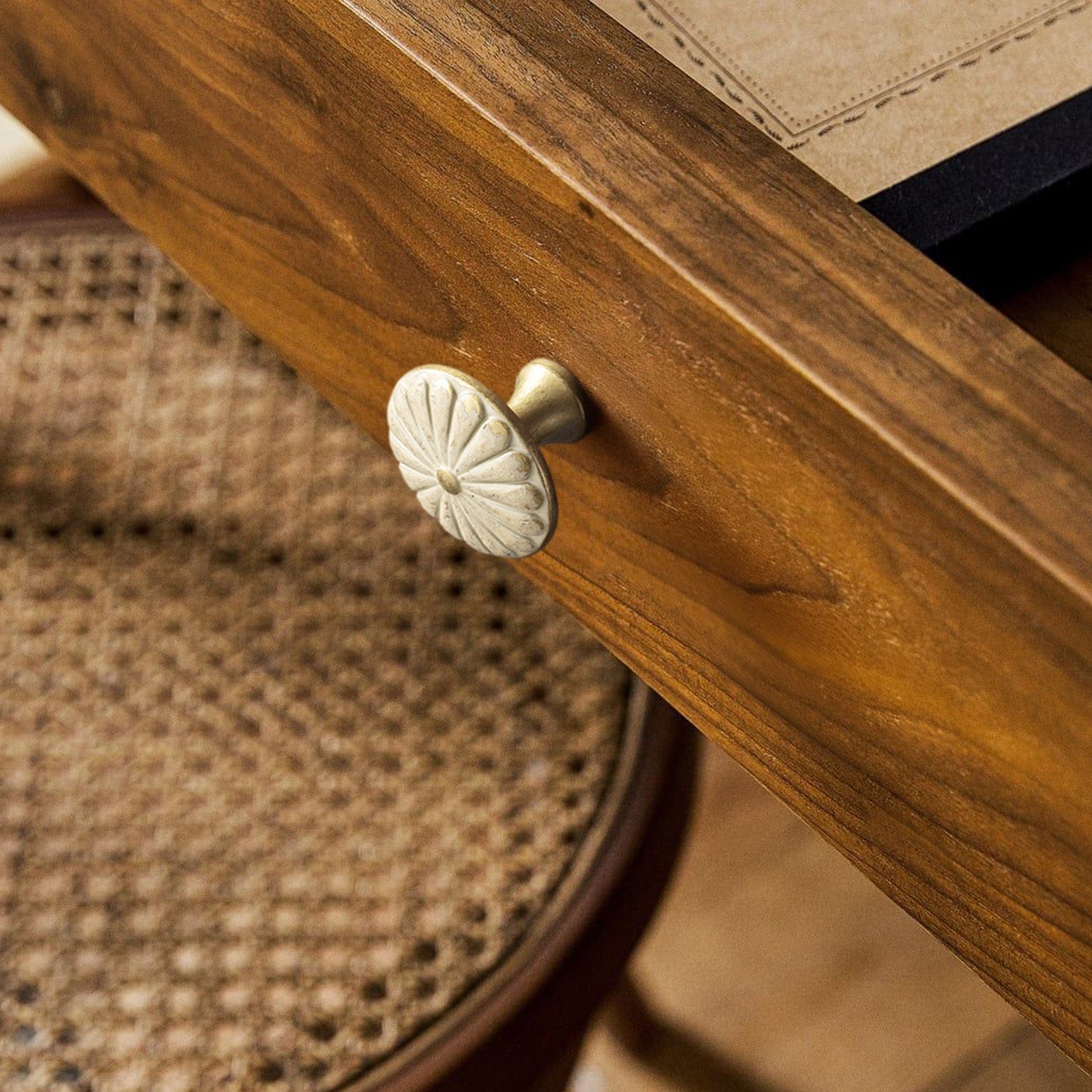 Goo-Ki Chrysanthemum Pattern Embossed Cabinet Knobs Distressed Zinc Alloy Furniture Hardware