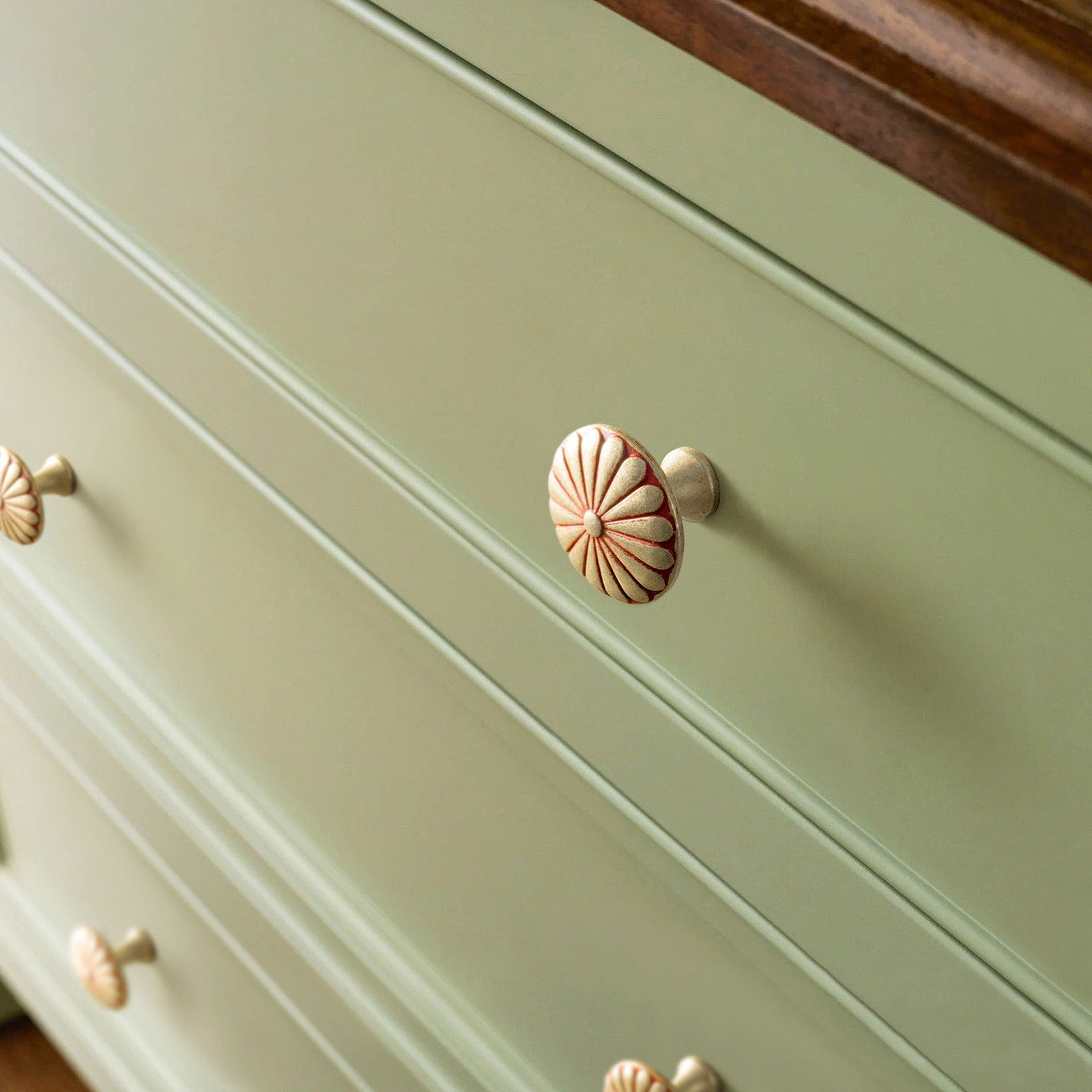 Goo-Ki Chrysanthemum Pattern Embossed Cabinet Knobs Distressed Zinc Alloy Furniture Hardware