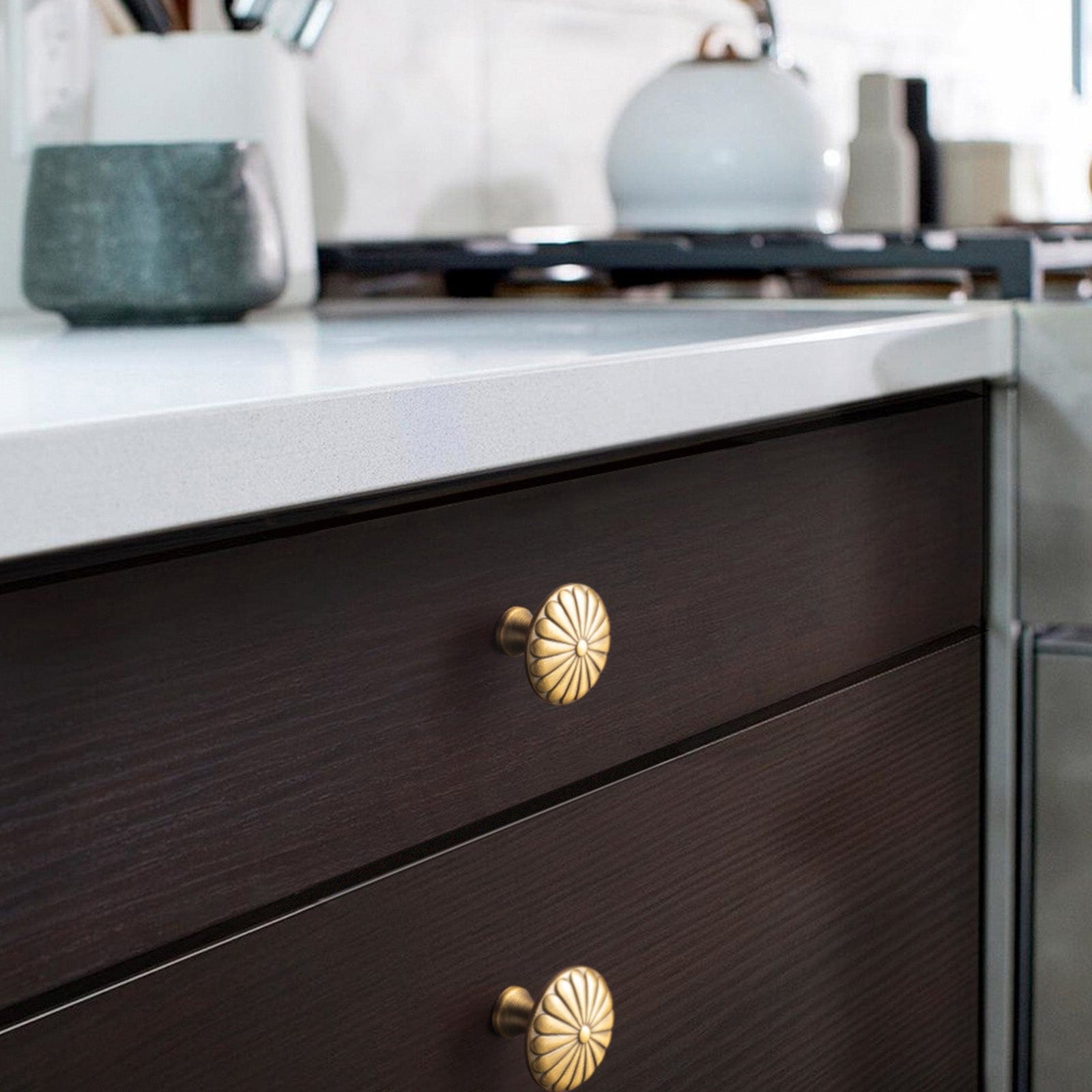 Goo-Ki Chrysanthemum Pattern Embossed Cabinet Knobs Distressed Zinc Alloy Furniture Hardware