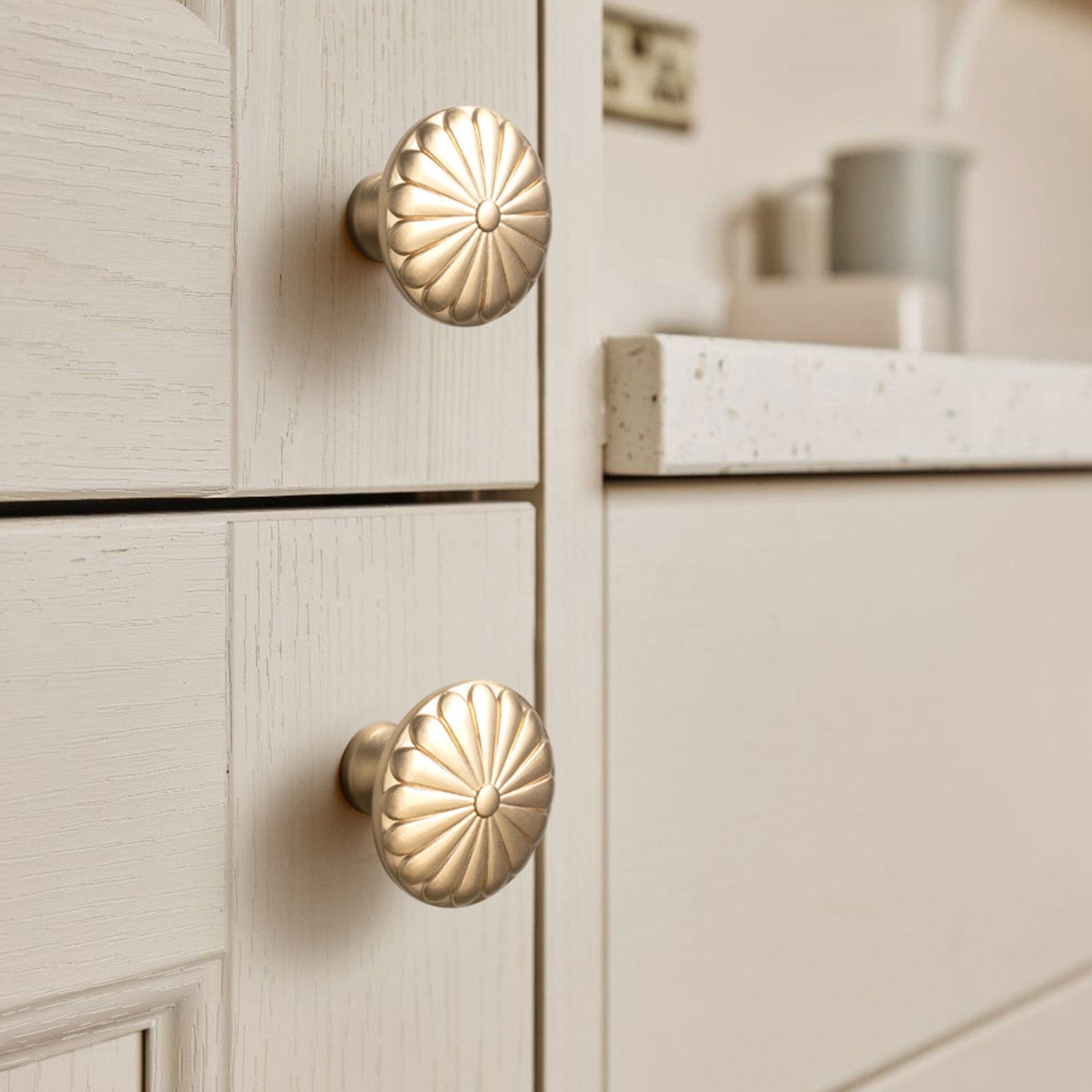 Goo-Ki Chrysanthemum Pattern Embossed Cabinet Knobs Distressed Zinc Alloy Furniture Hardware