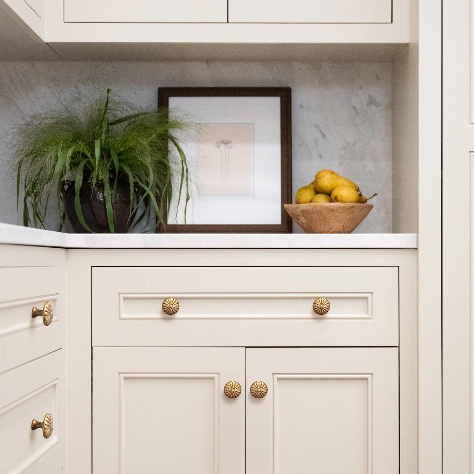 Goo-Ki Chrysanthemum Pattern Embossed Cabinet Knobs Distressed Zinc Alloy Furniture Hardware