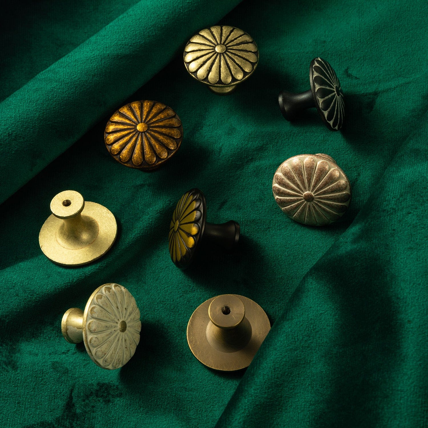 Goo-Ki Chrysanthemum Pattern Embossed Cabinet Knobs Distressed Zinc Alloy Furniture Hardware