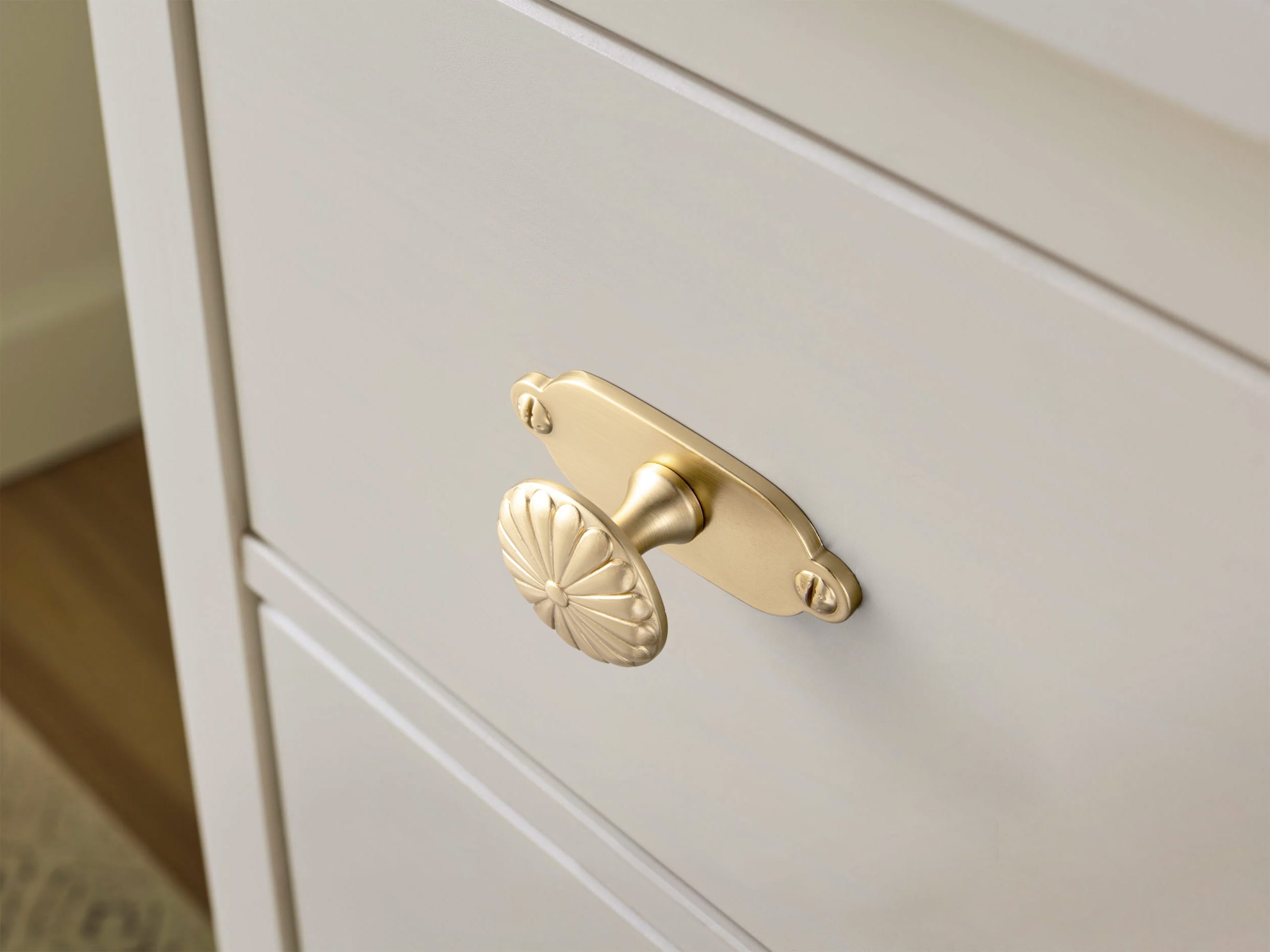 Goo-Ki Chrysanthemum Pattern Embossed Cabinet Knobs Distressed Zinc Alloy Furniture Hardware