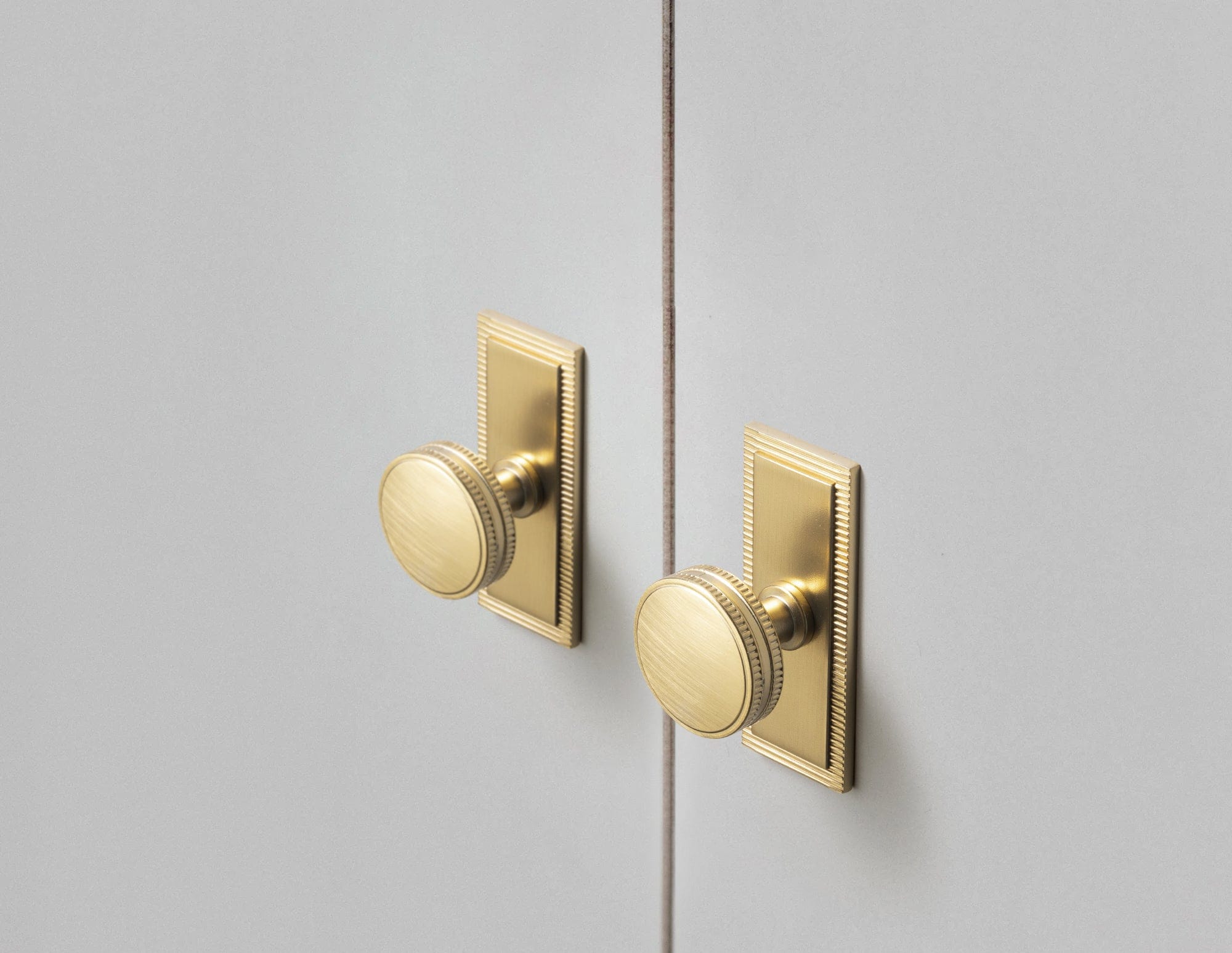 Goo-Ki Distinctive Artistic Engravings Single Hole Round Cabinet Knob Retro Flair Kitchen Hardware