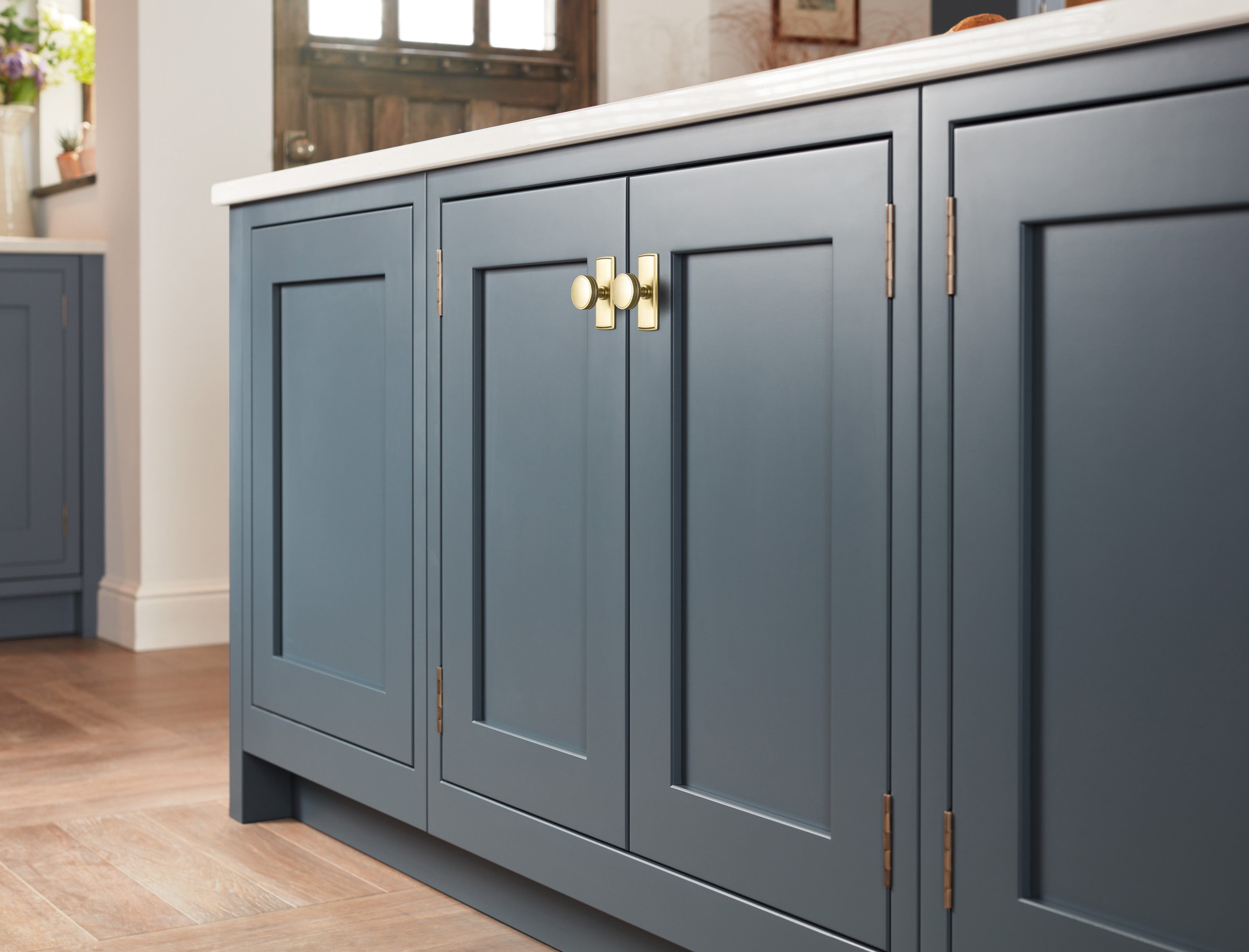 Goo-Ki Distinctive Artistic Engravings Single Hole Round Cabinet Knob Retro Flair Kitchen Hardware