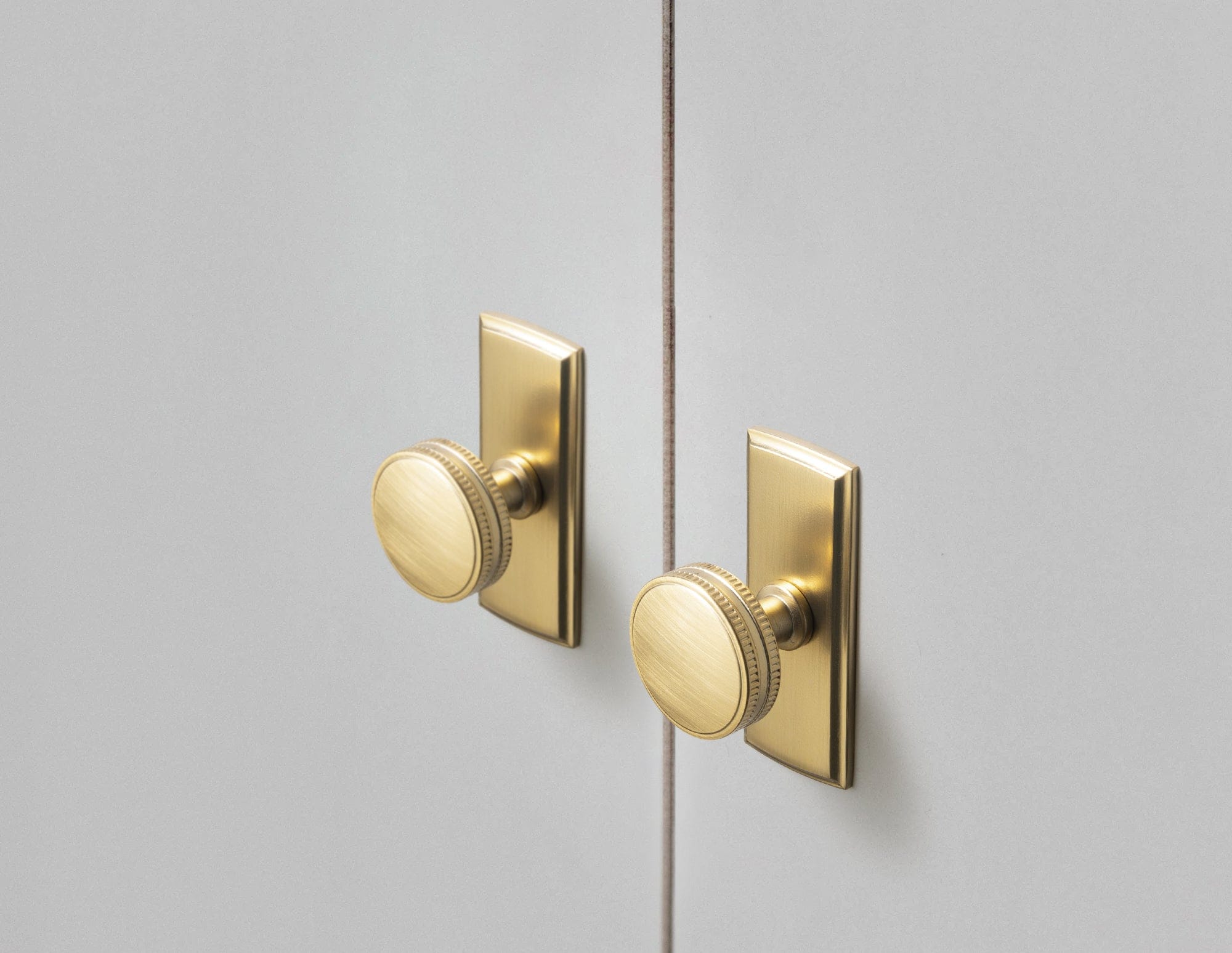 Goo-Ki Distinctive Artistic Engravings Single Hole Round Cabinet Knob Retro Flair Kitchen Hardware