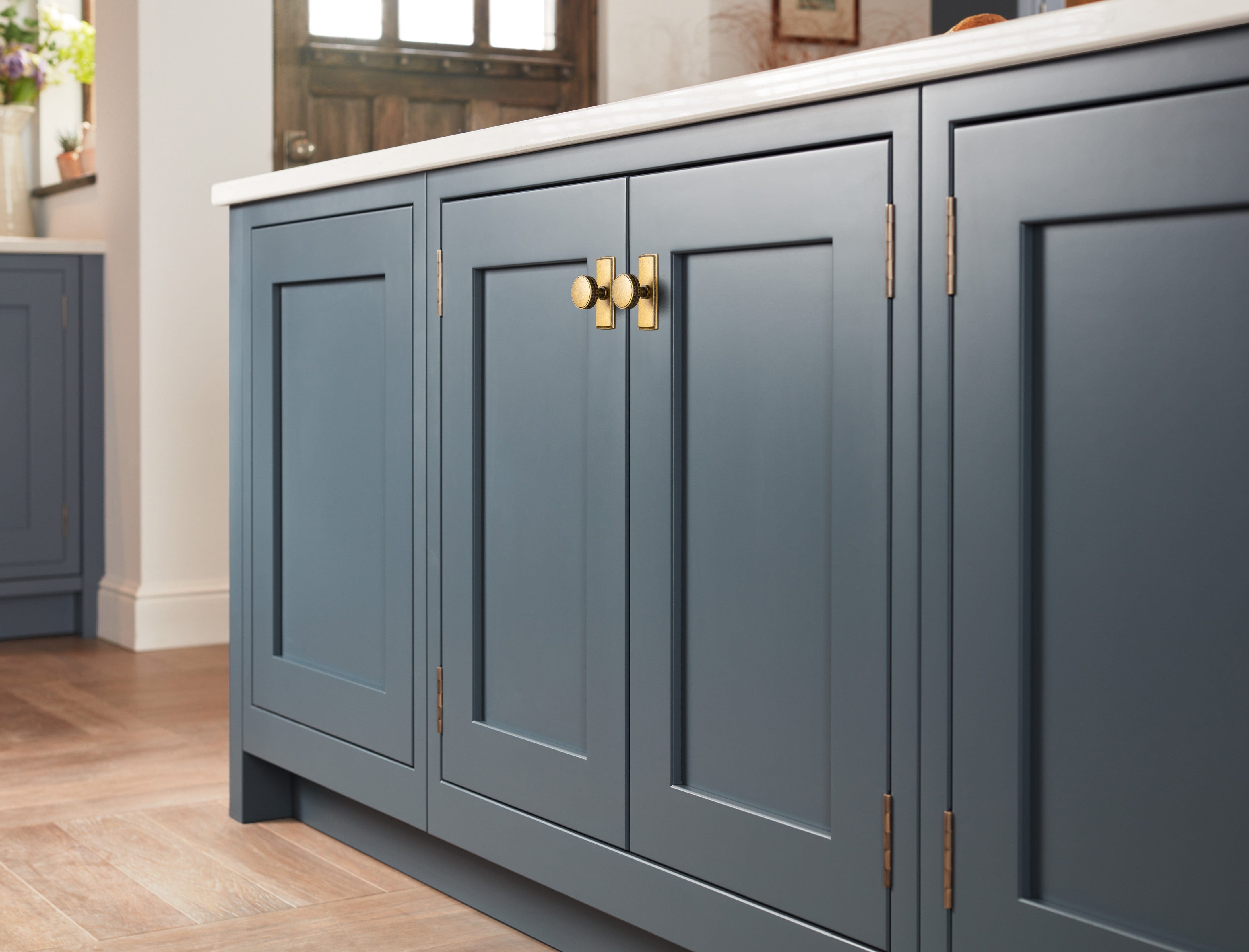 Goo-Ki Distinctive Artistic Engravings Single Hole Round Cabinet Knob Retro Flair Kitchen Hardware