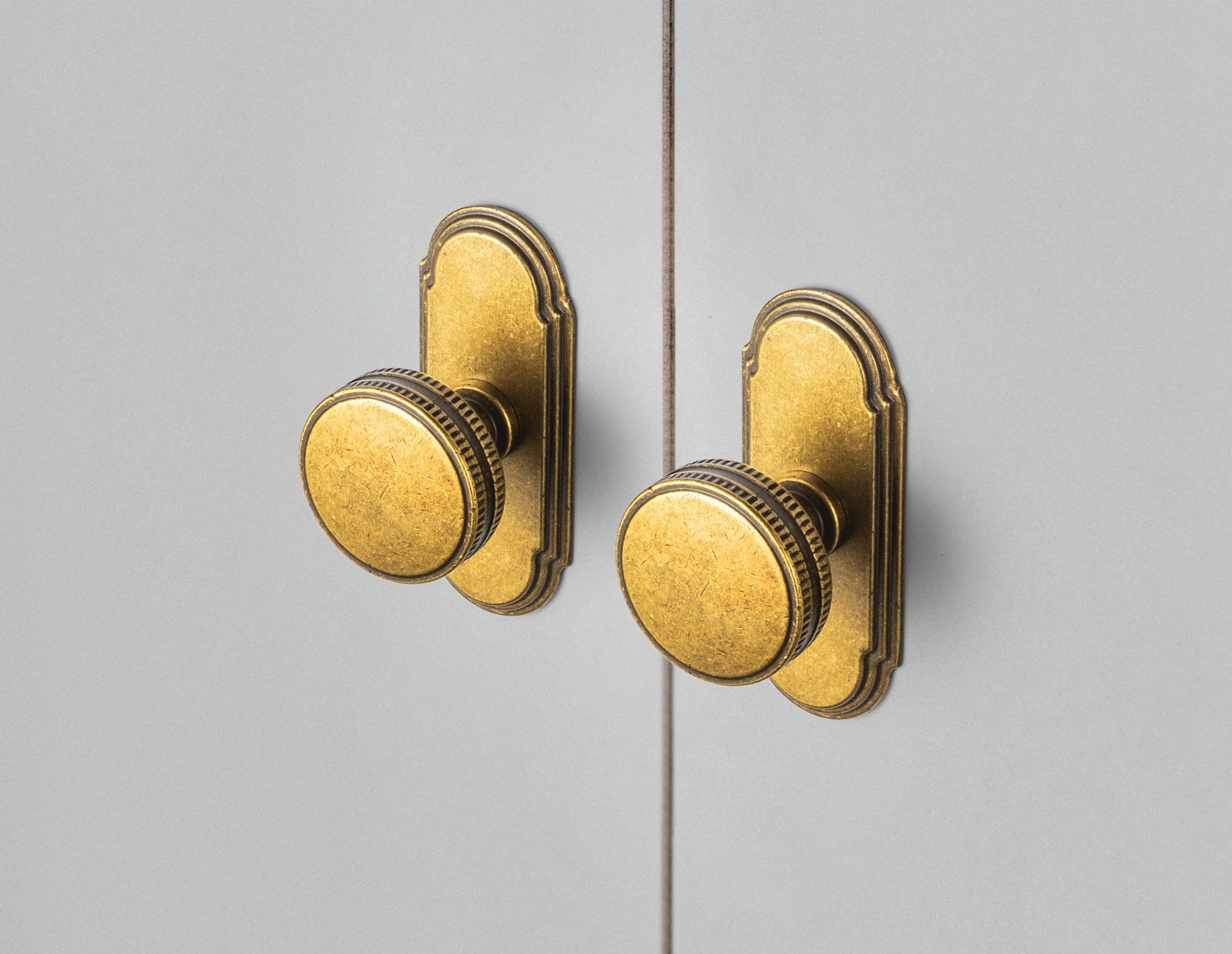 Goo-Ki Distinctive Artistic Engravings Single Hole Round Cabinet Knob Retro Flair Kitchen Hardware