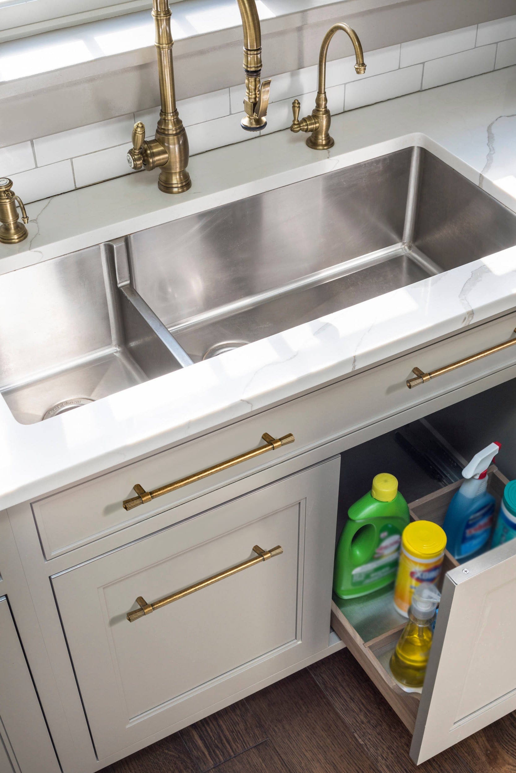 Goo-Ki Distinctive Stylish Zinc Alloy Cabinet Handles Featuring Textured Ribbed Ends