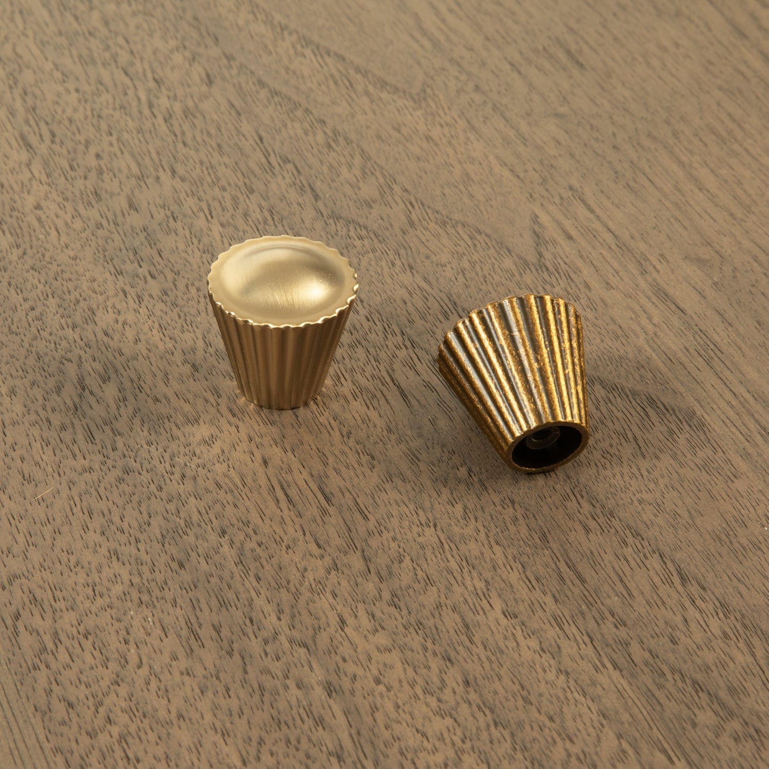 Goo-Ki Distinctive Stylish Zinc Alloy Cabinet Handles Featuring Textured Ribbed Ends