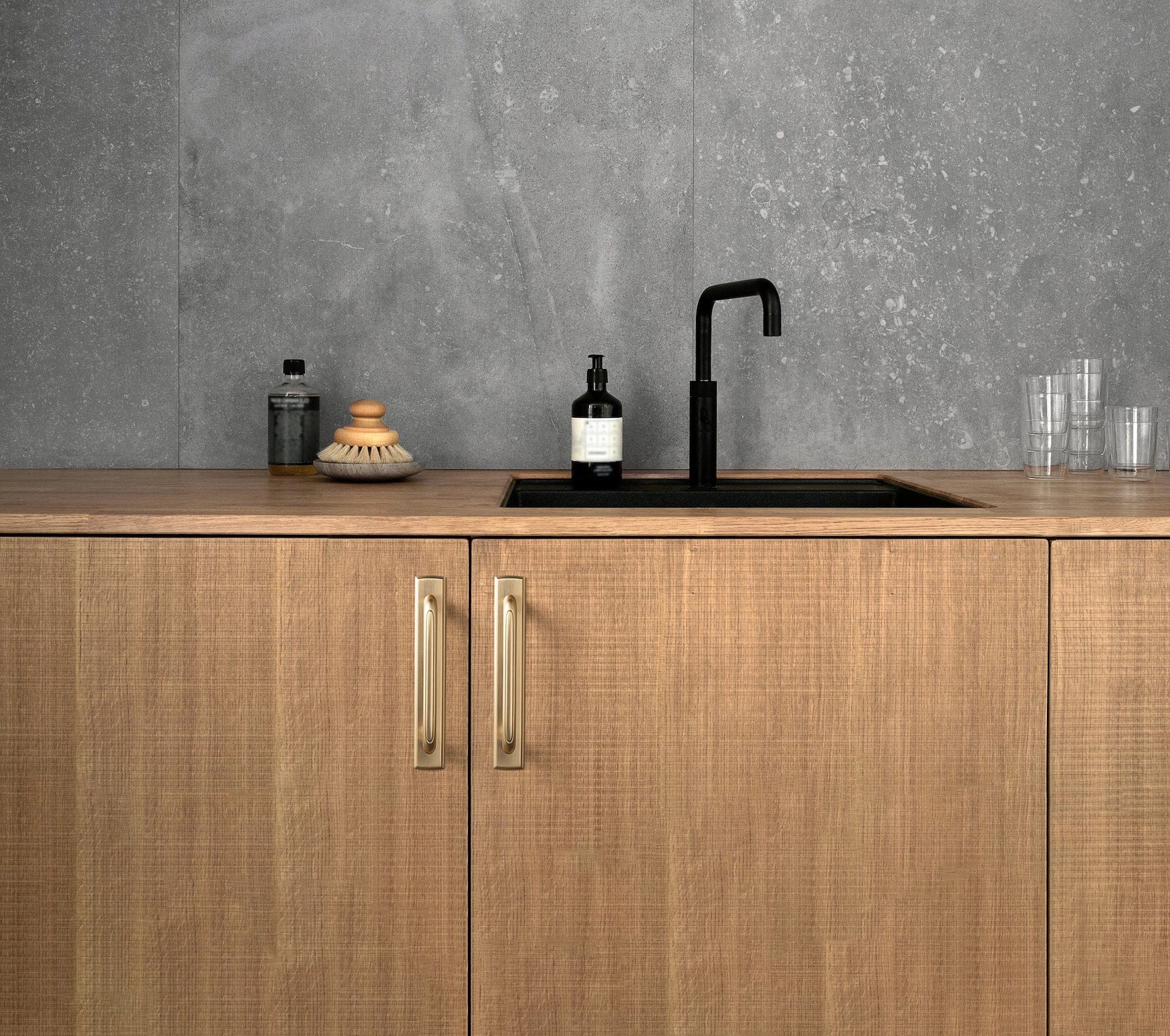 Goo-Ki Elegant Antique and Brushed Brass Bar Pull Cabinet Handles with Unique Design