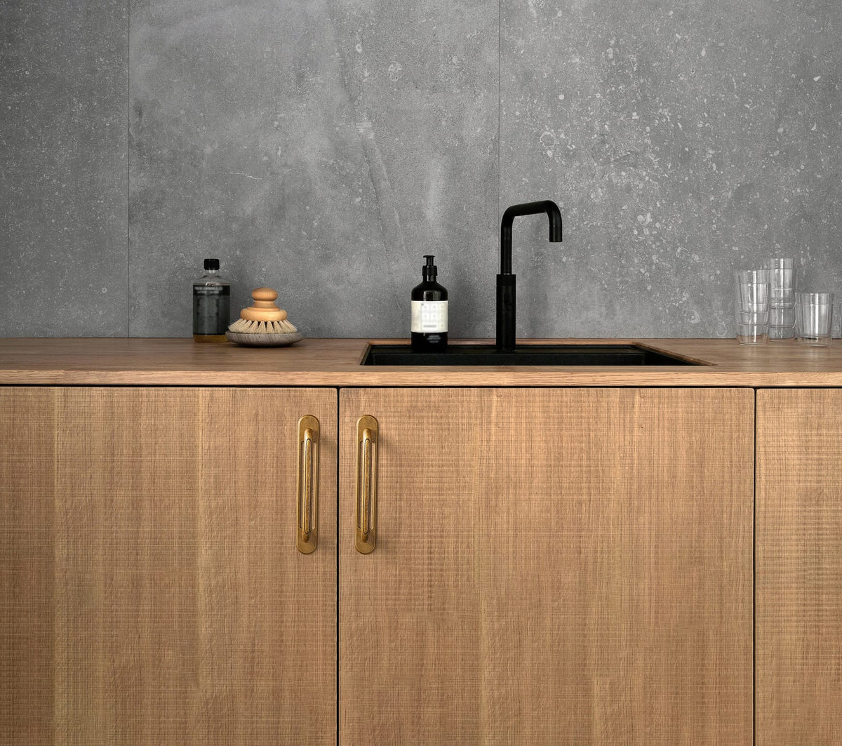 Goo-Ki Elegant Antique and Brushed Brass Bar Pull Cabinet Handles with Unique Design