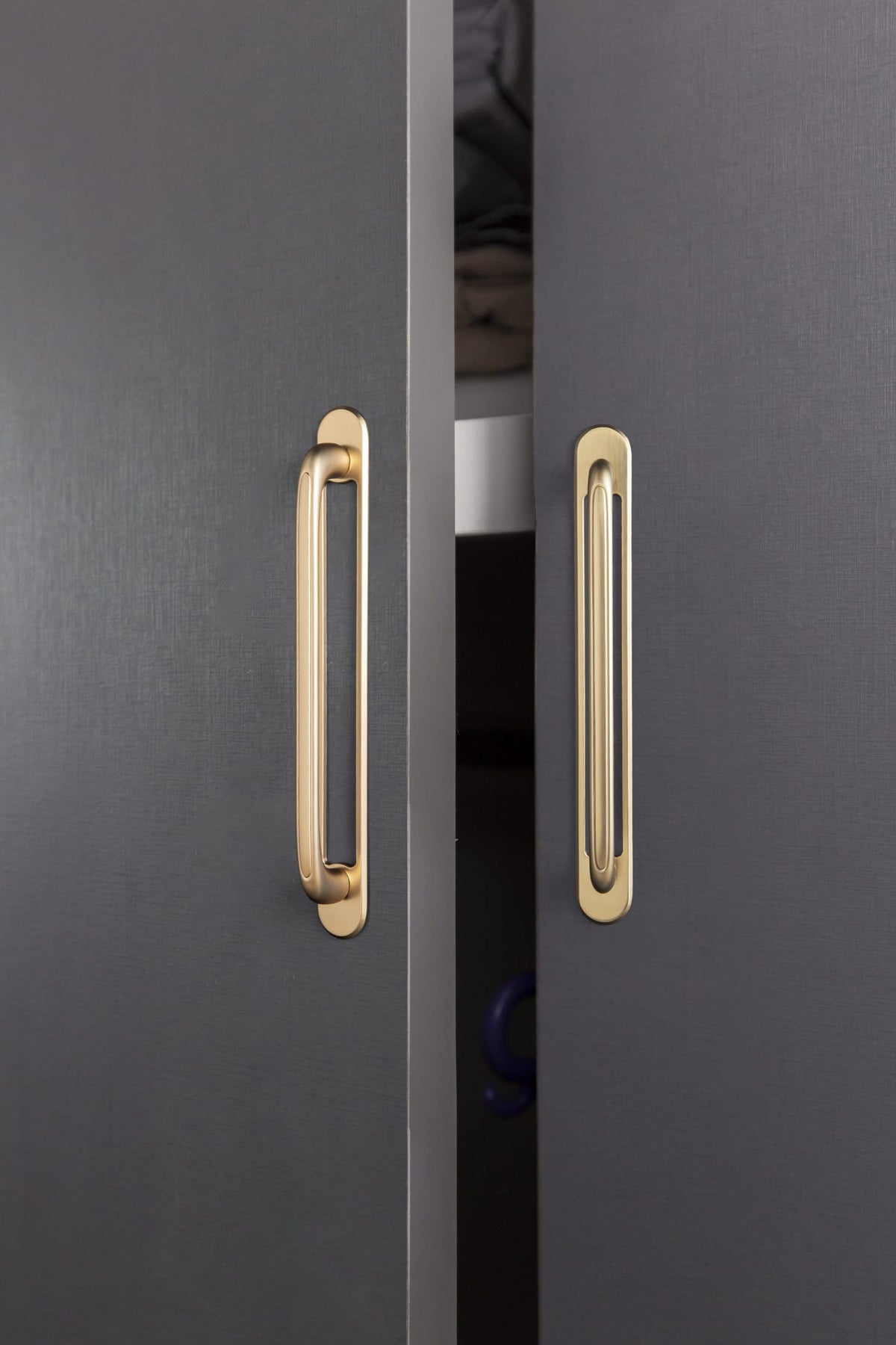Goo-Ki Elegant Antique and Brushed Brass Bar Pull Cabinet Handles with Unique Design