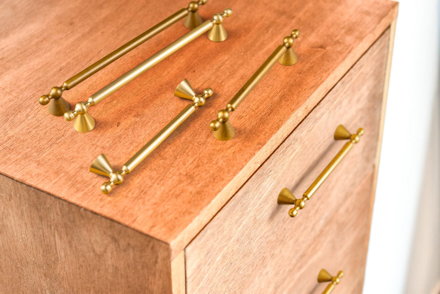 Goo-Ki Elegant Zinc Alloy Cabinet Handles - Sleek Cylindrical with Decorative Spherical Ends