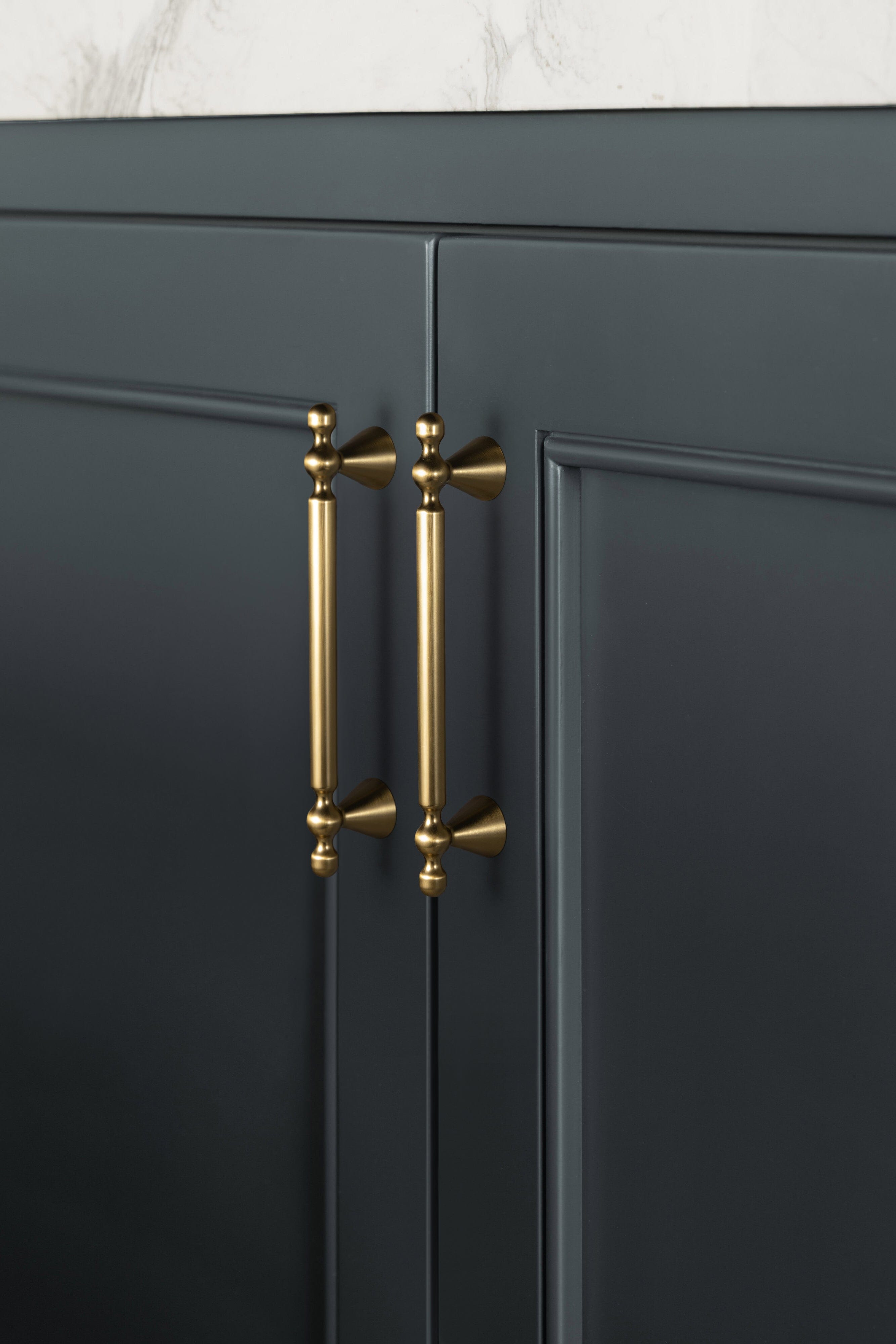 Goo-Ki Elegant Zinc Alloy Cabinet Handles - Sleek Cylindrical with Decorative Spherical Ends