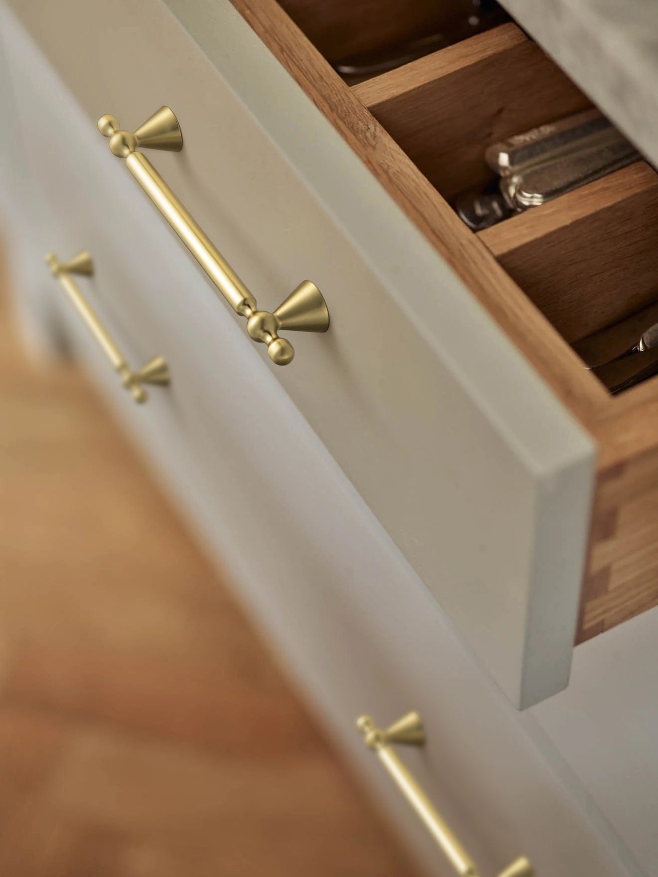 Goo-Ki Elegant Zinc Alloy Cabinet Handles - Sleek Cylindrical with Decorative Spherical Ends