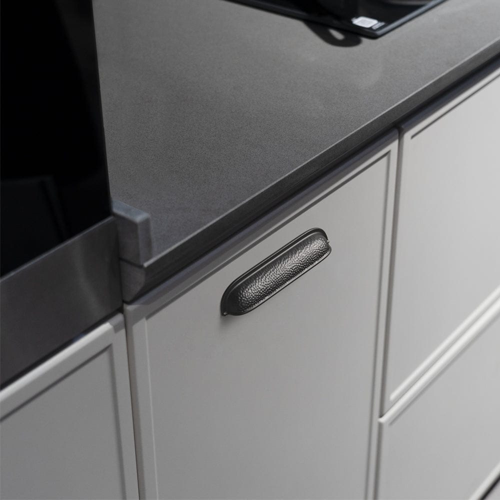 Goo-Ki Hammered Texture Cabinet Cup Pulls with Curved Edges Elegant Vintage Drawer Bin Handle for Kitchen